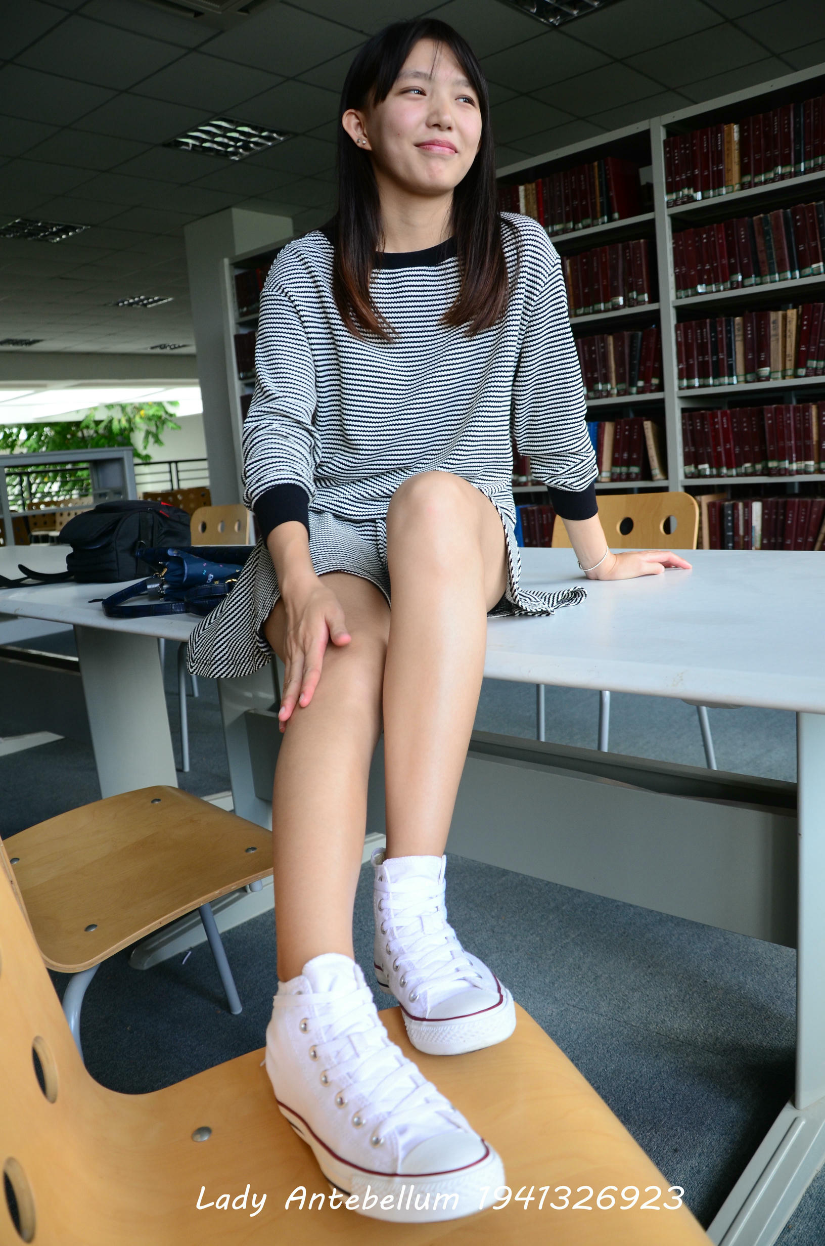 [战前女神] 恋足美腿棉袜女神级摄影套图 027 [74P-92MB]_第1集