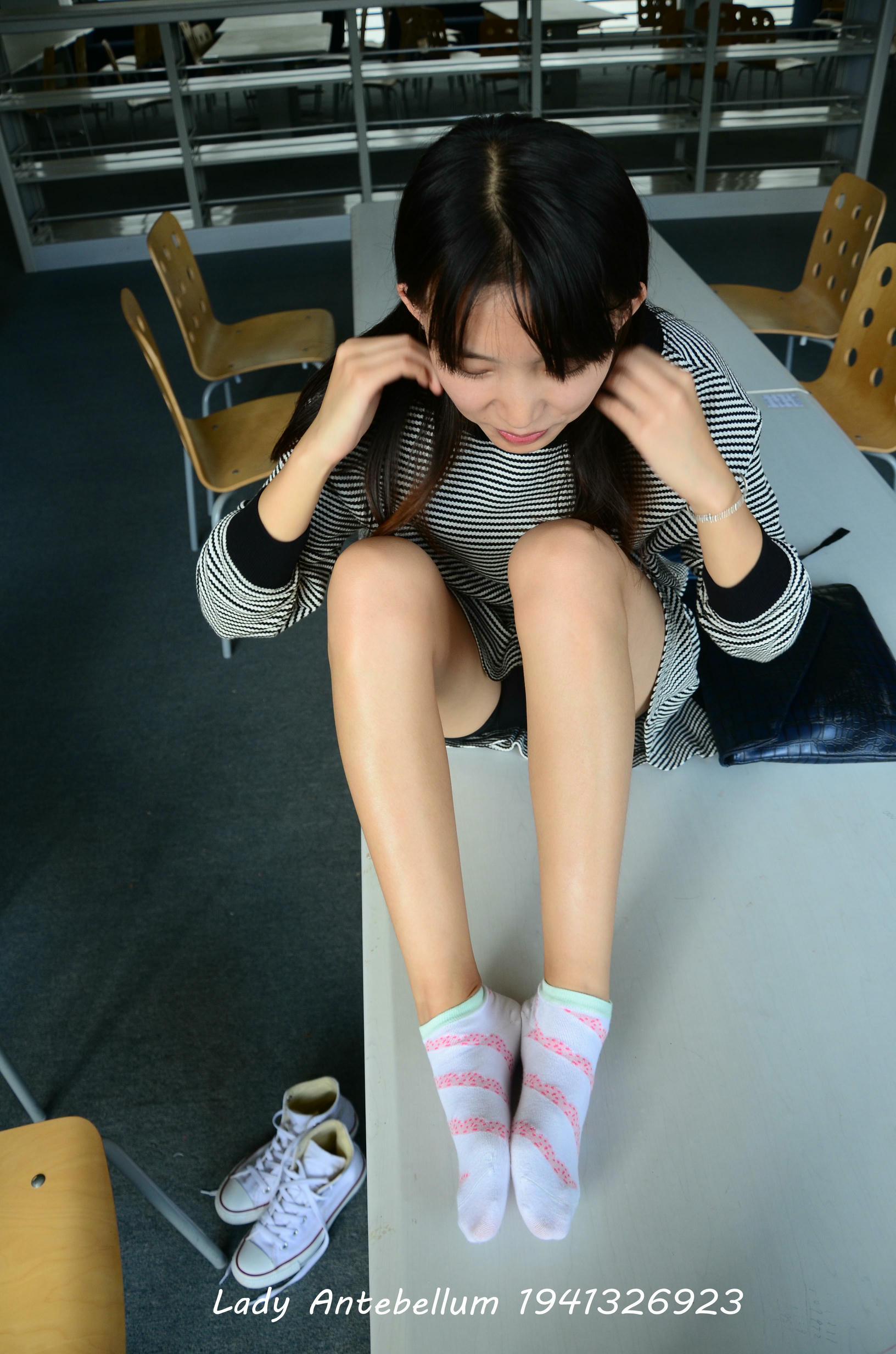 [战前女神] 恋足美腿棉袜女神级摄影套图 027 [74P-92MB]_第3集