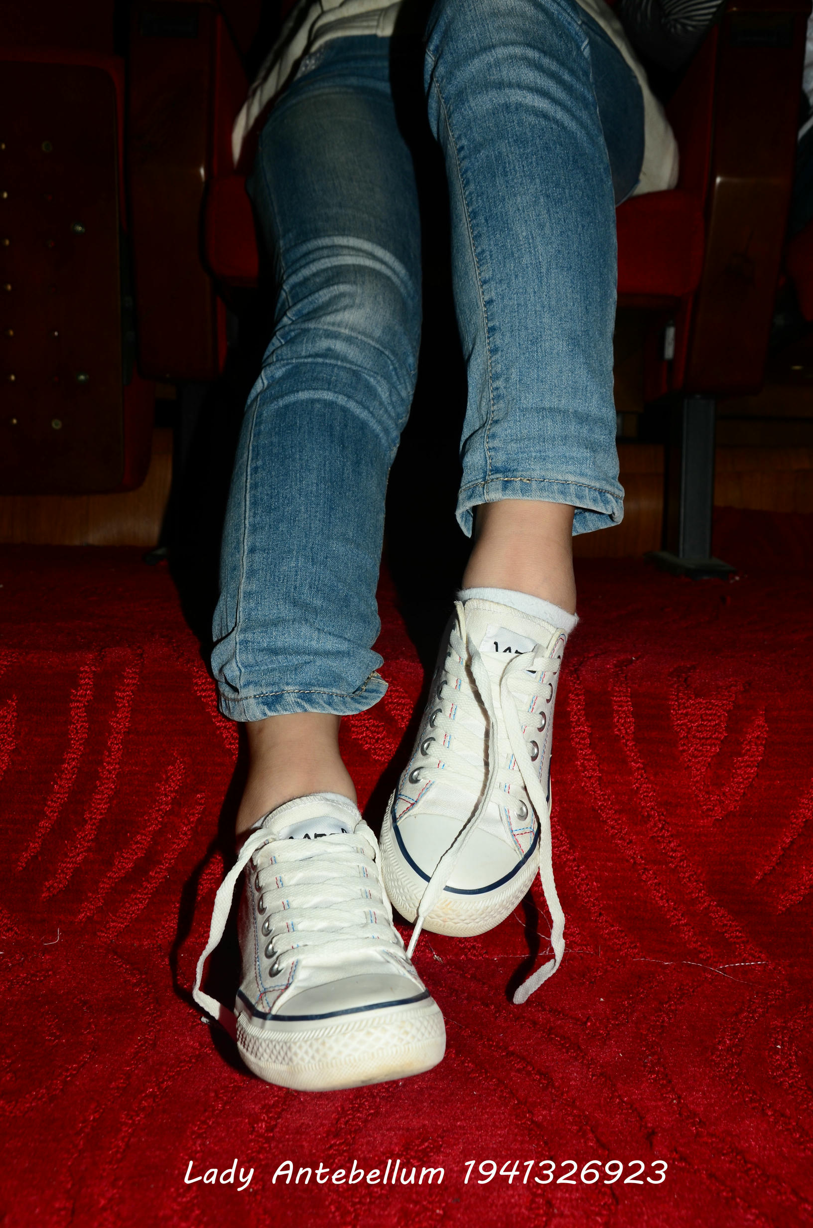 [战前女神] 恋足美腿棉袜女神级摄影套图 029 [167P-350MB]_第1集