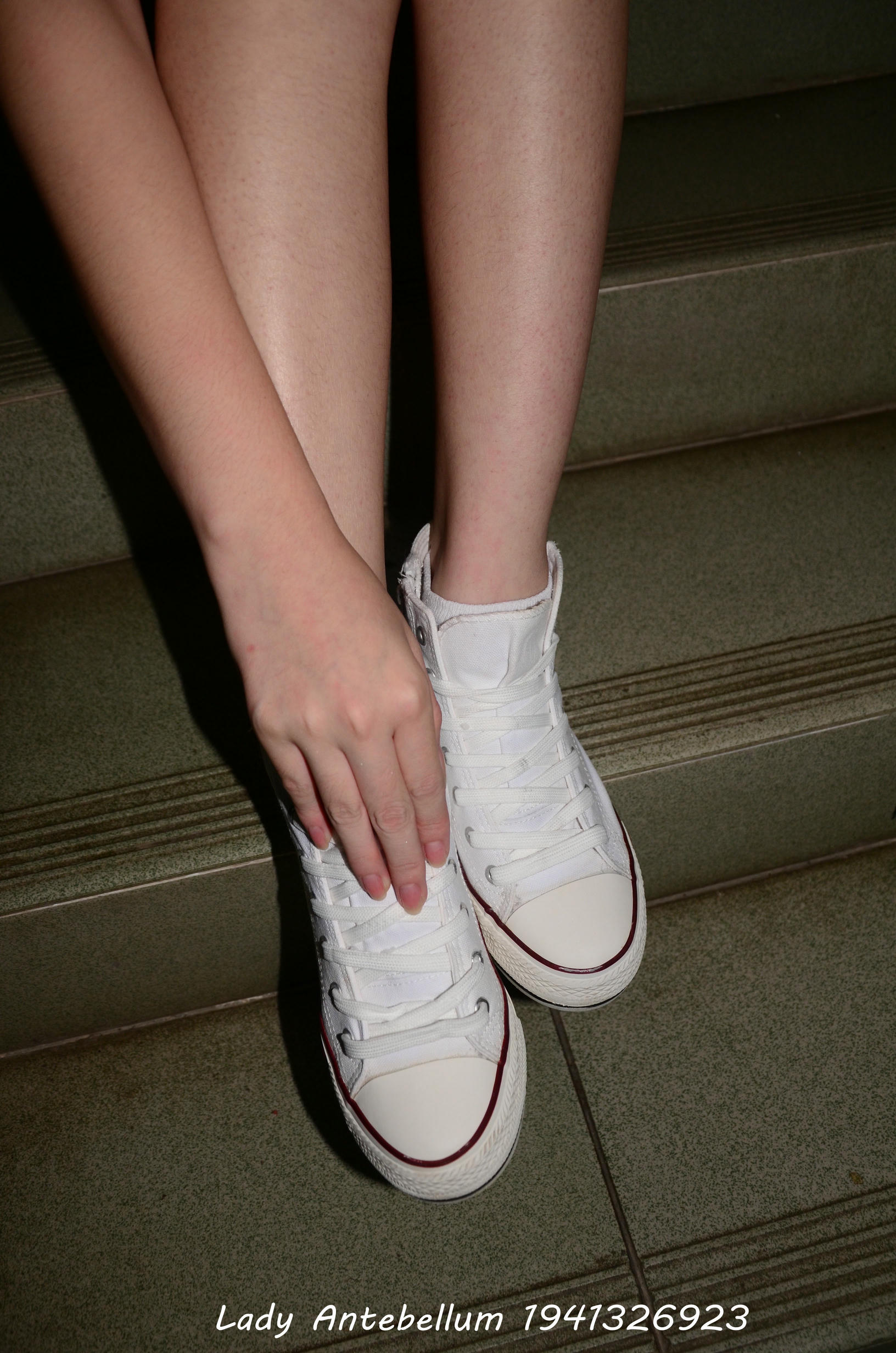 [战前女神] 恋足美腿棉袜女神级摄影套图 031 [70P-136MB]_第1集