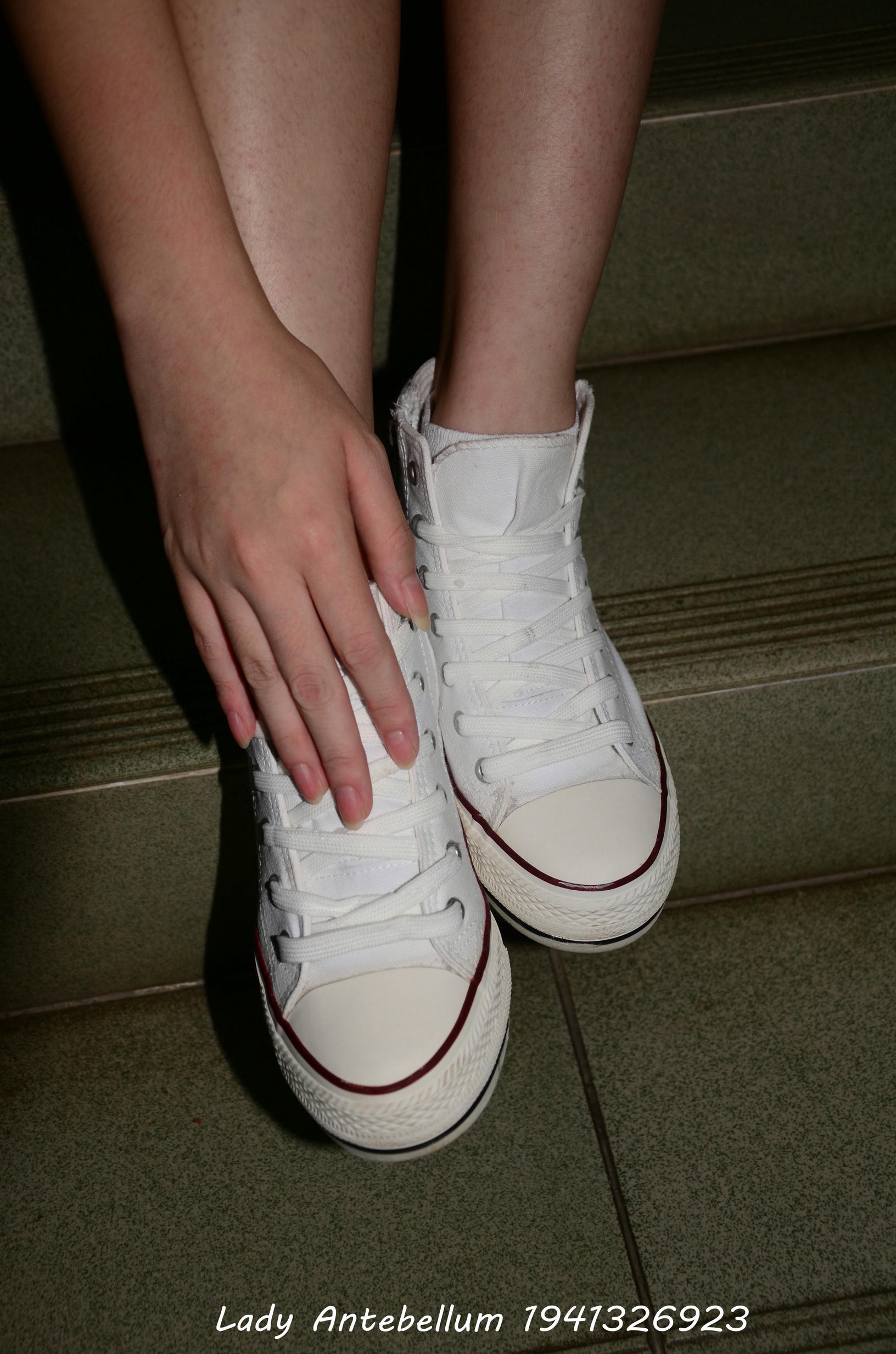 [战前女神] 恋足美腿棉袜女神级摄影套图 031 [70P-136MB]_第1集