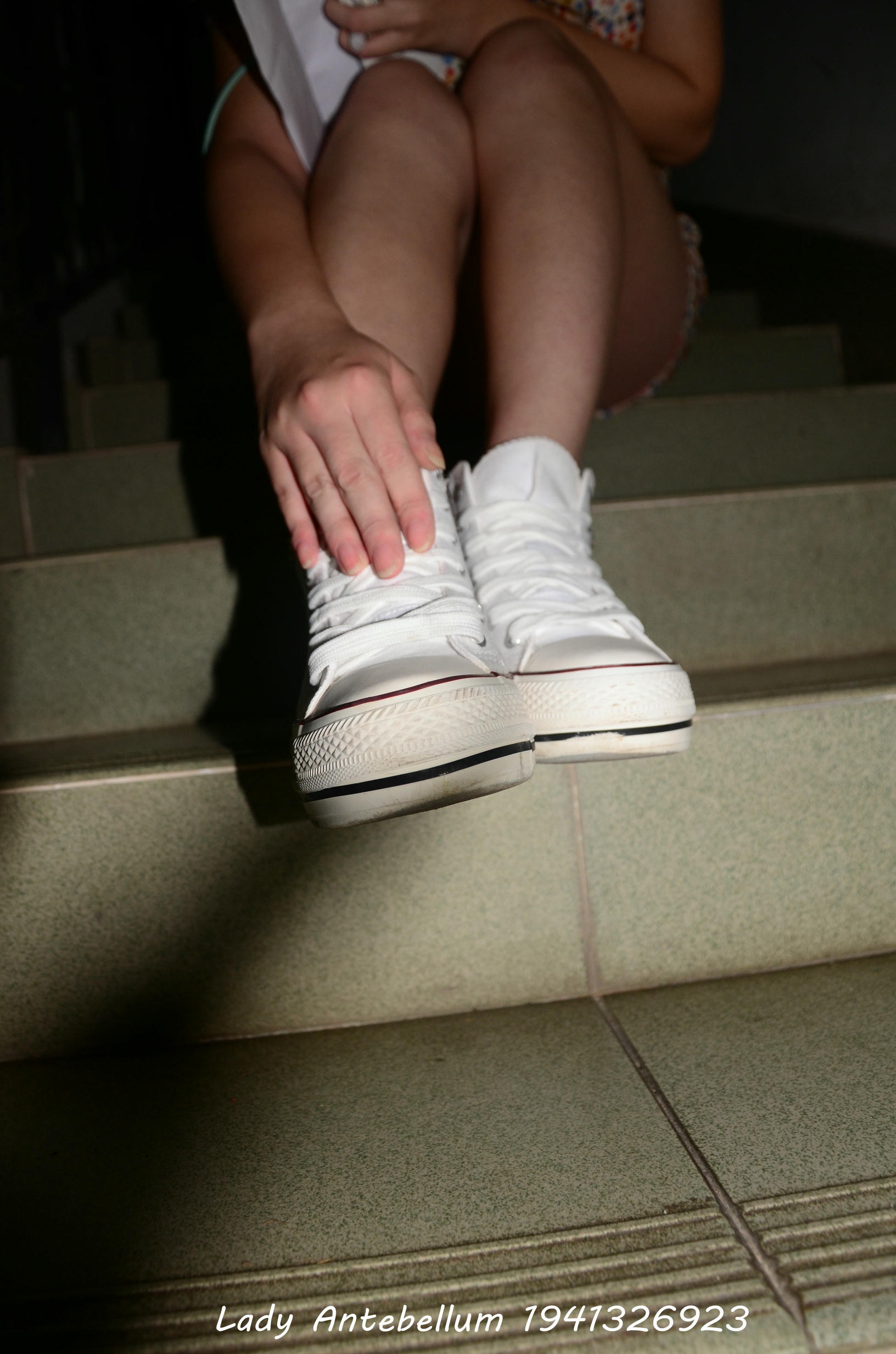 [战前女神] 恋足美腿棉袜女神级摄影套图 031 [70P-136MB]_第1集