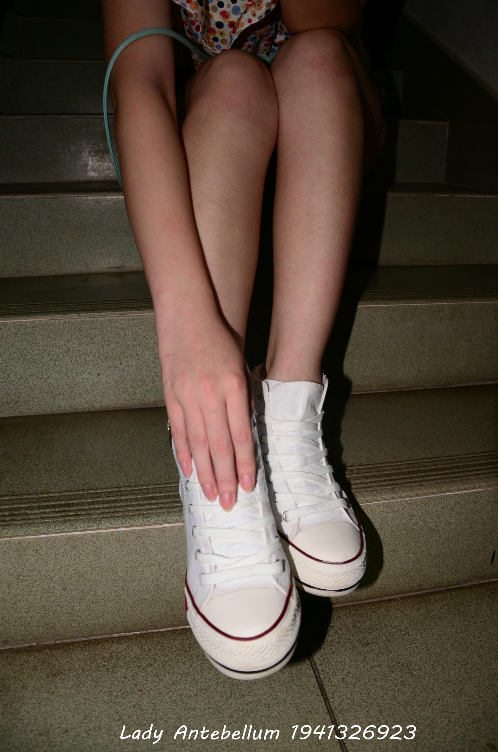 [战前女神] 恋足美腿棉袜女神级摄影套图 031 [70P-136MB]_第1集