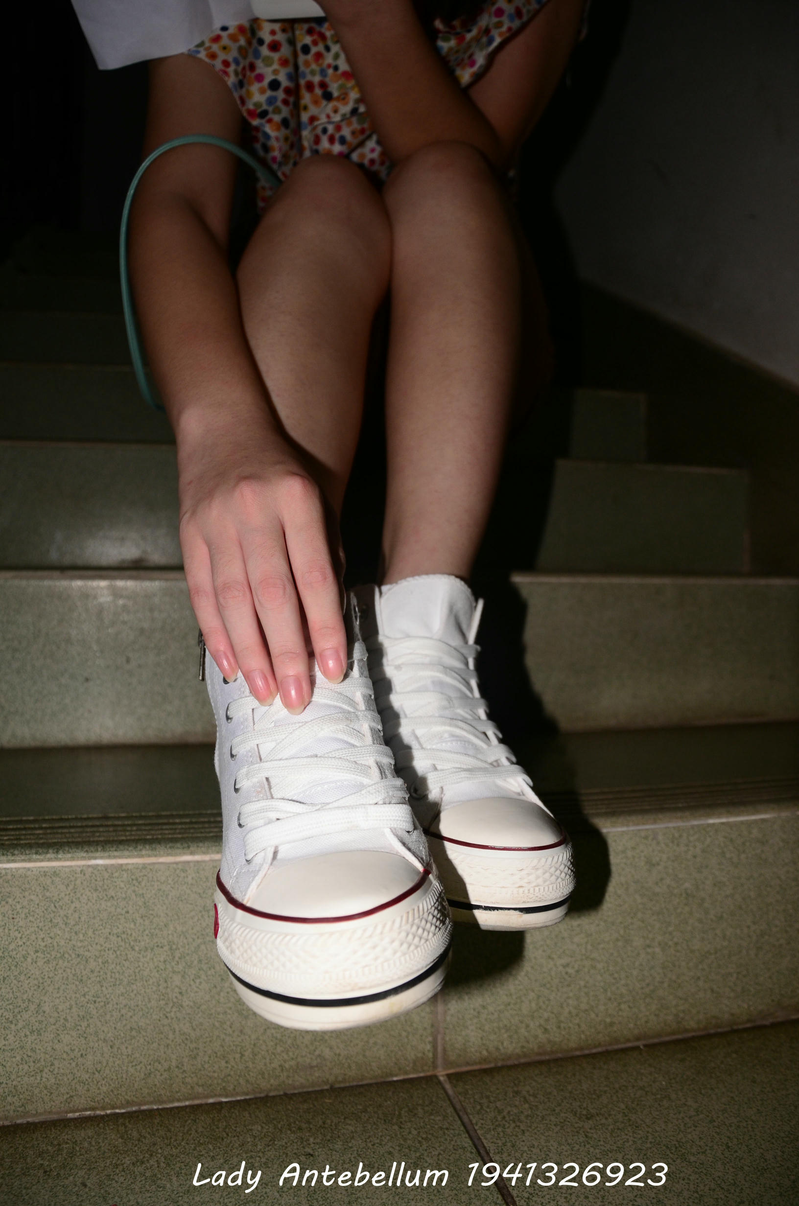 [战前女神] 恋足美腿棉袜女神级摄影套图 031 [70P-136MB]_第1集