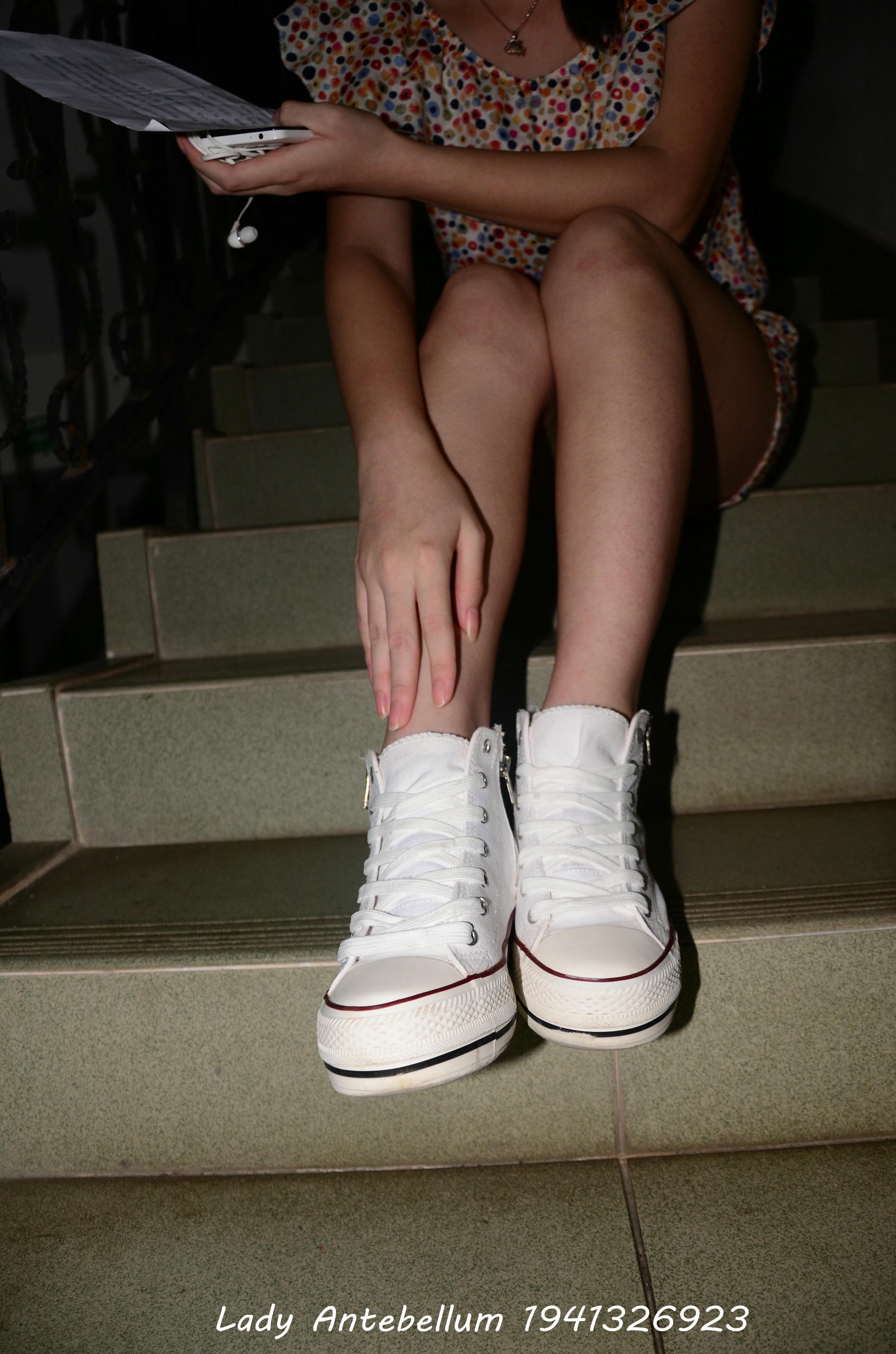 [战前女神] 恋足美腿棉袜女神级摄影套图 031 [70P-136MB]_第1集