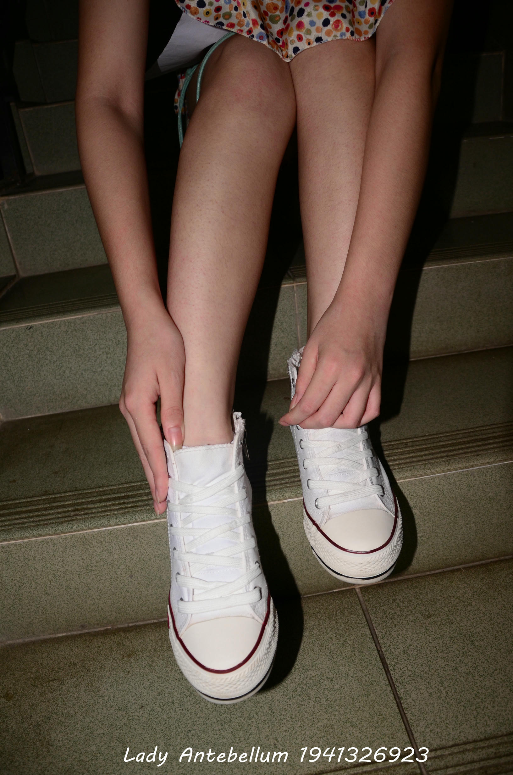 [战前女神] 恋足美腿棉袜女神级摄影套图 031 [70P-136MB]_第1集