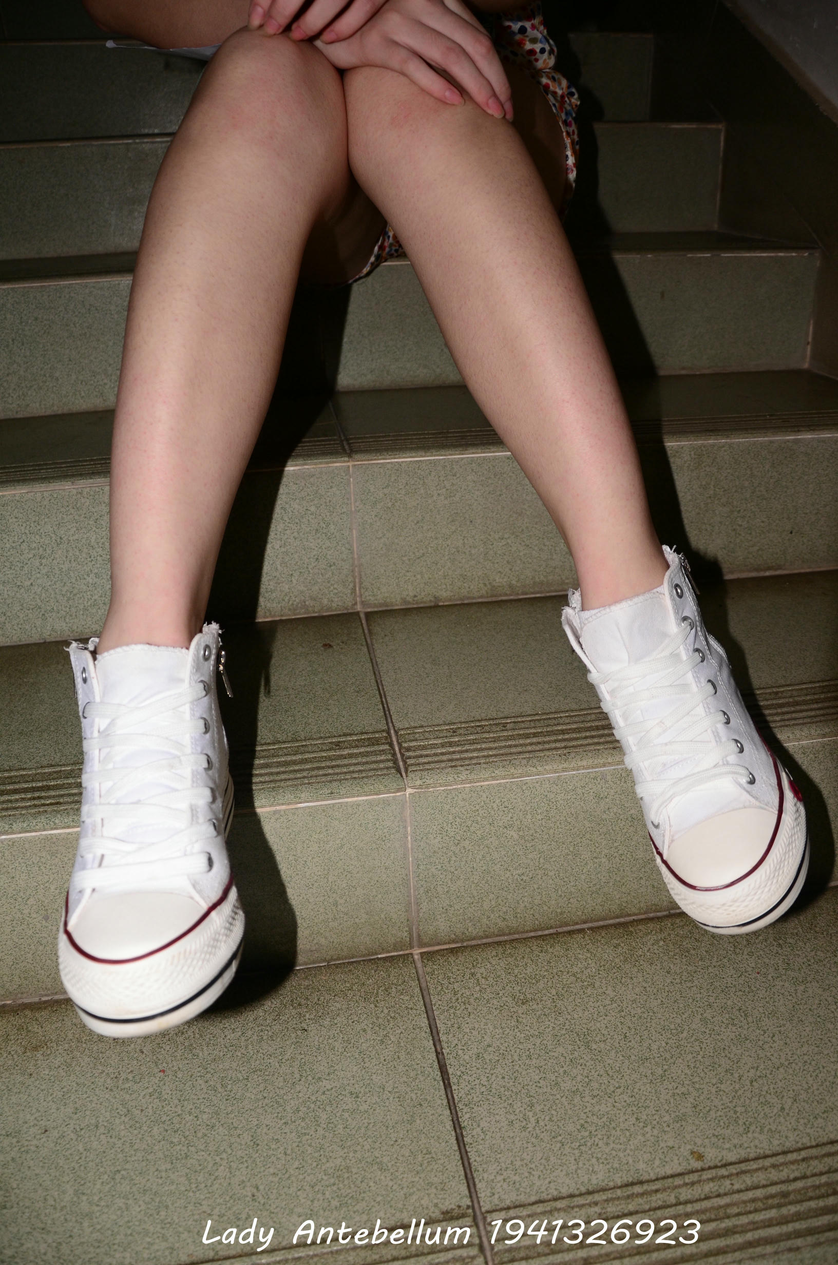 [战前女神] 恋足美腿棉袜女神级摄影套图 031 [70P-136MB]_第1集