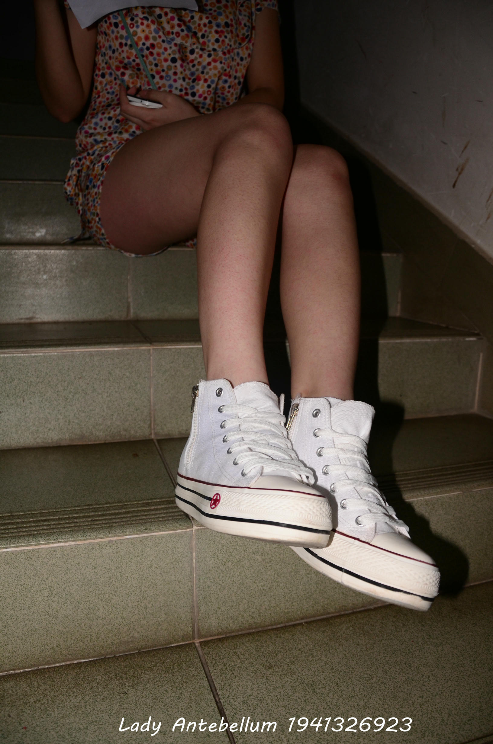 [战前女神] 恋足美腿棉袜女神级摄影套图 031 [70P-136MB]_第1集