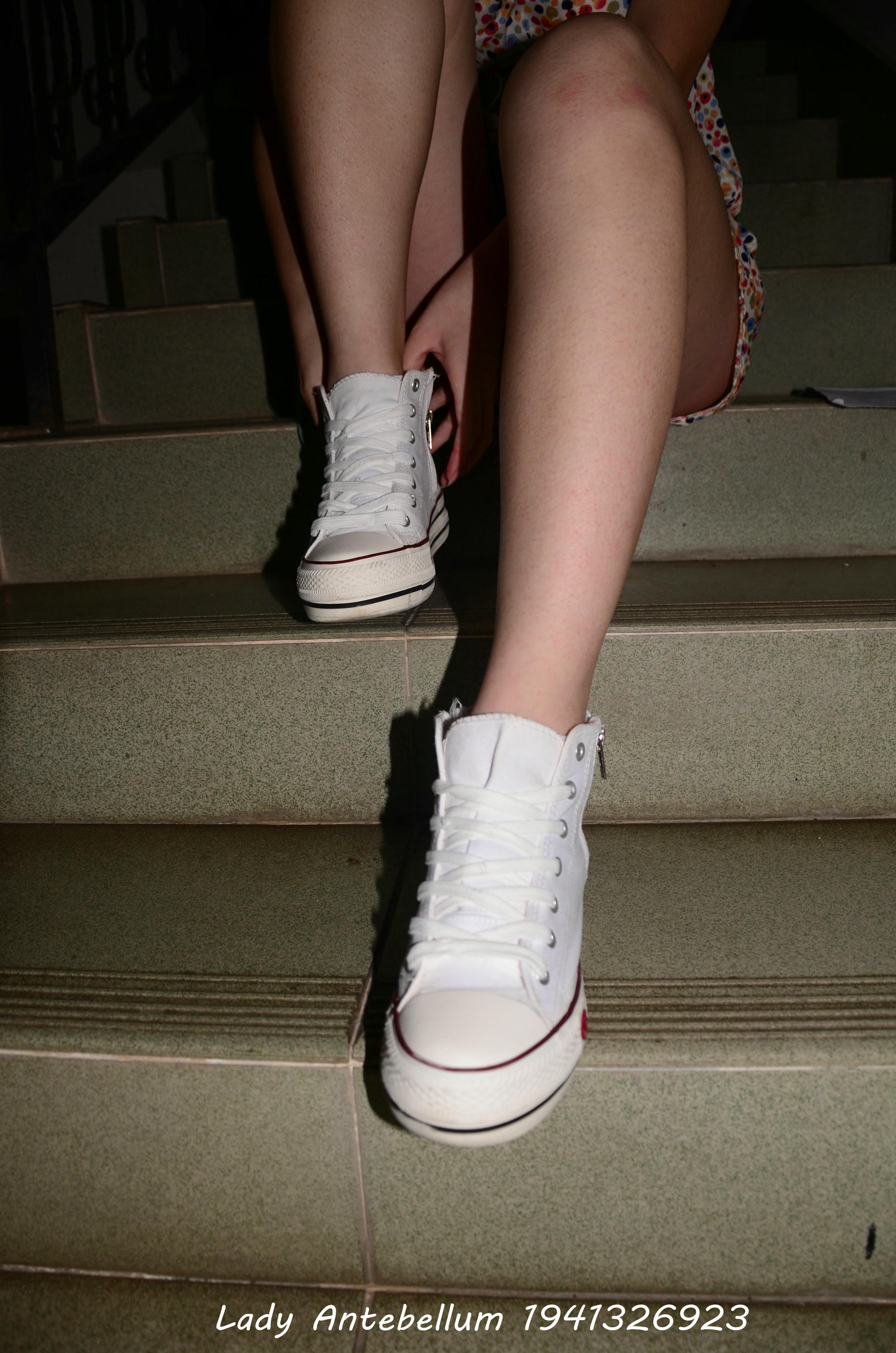 [战前女神] 恋足美腿棉袜女神级摄影套图 031 [70P-136MB]_第2集