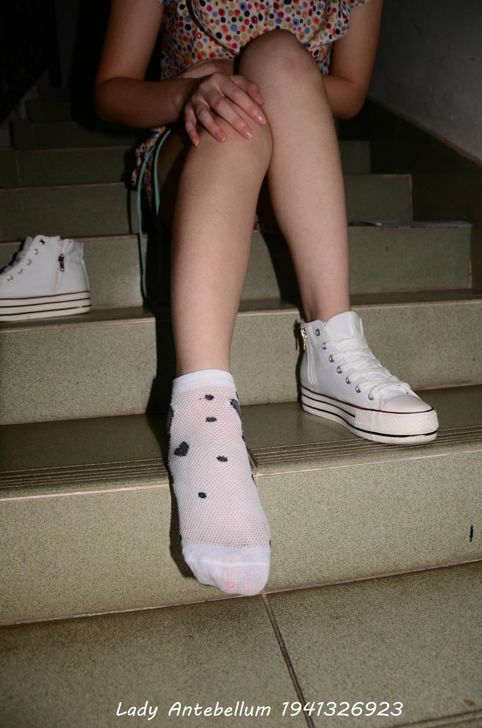 [战前女神] 恋足美腿棉袜女神级摄影套图 031 [70P-136MB]_第2集