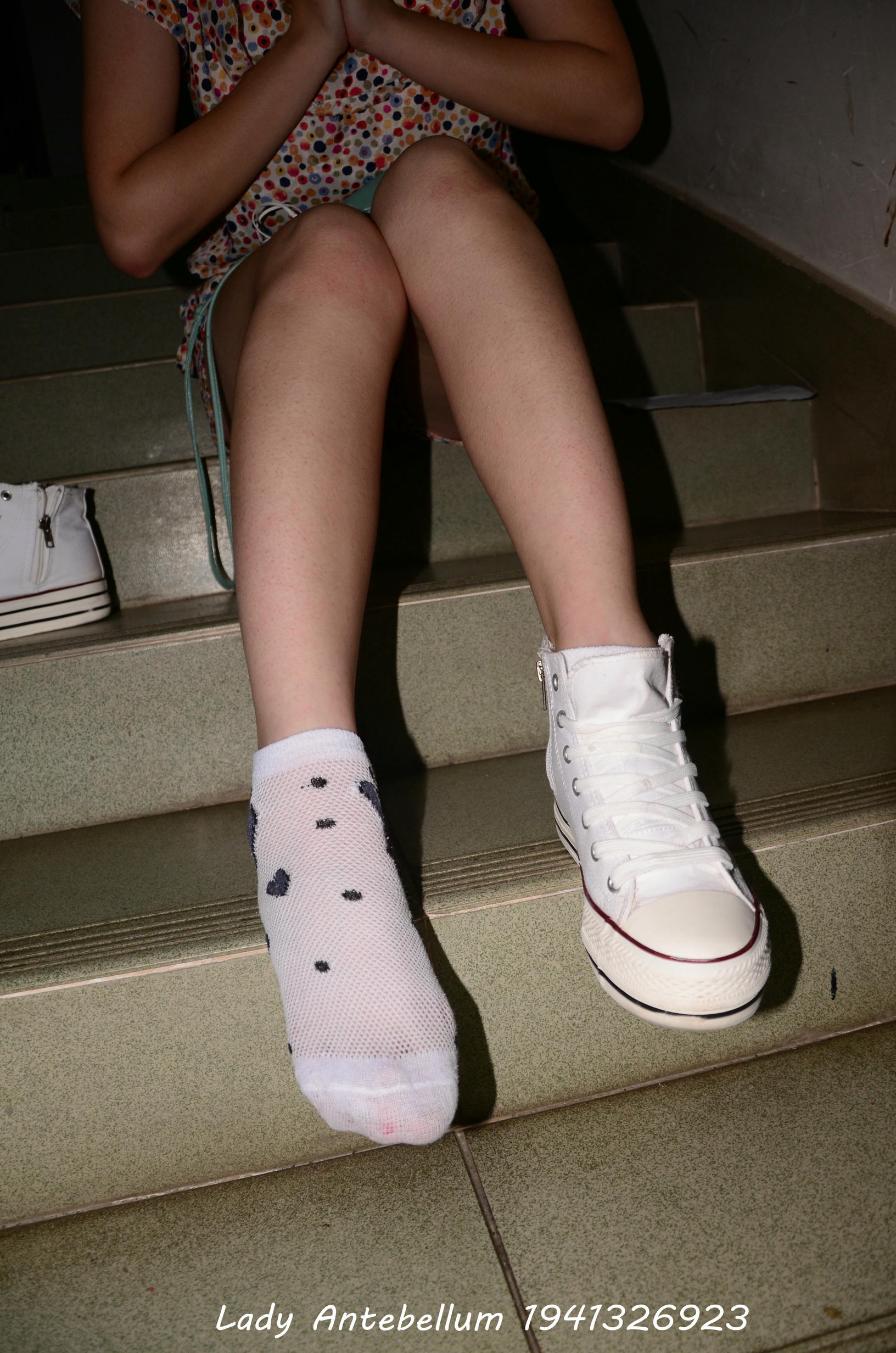 [战前女神] 恋足美腿棉袜女神级摄影套图 031 [70P-136MB]_第2集