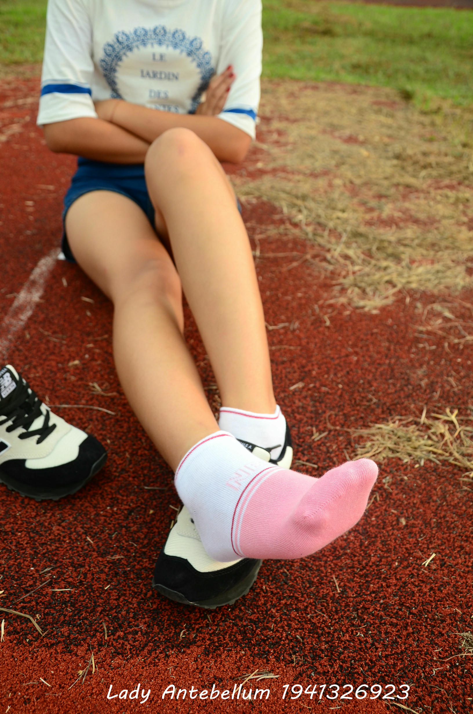 [战前女神] 恋足美腿棉袜女神级摄影套图 035 [91P-195MB]_第1集