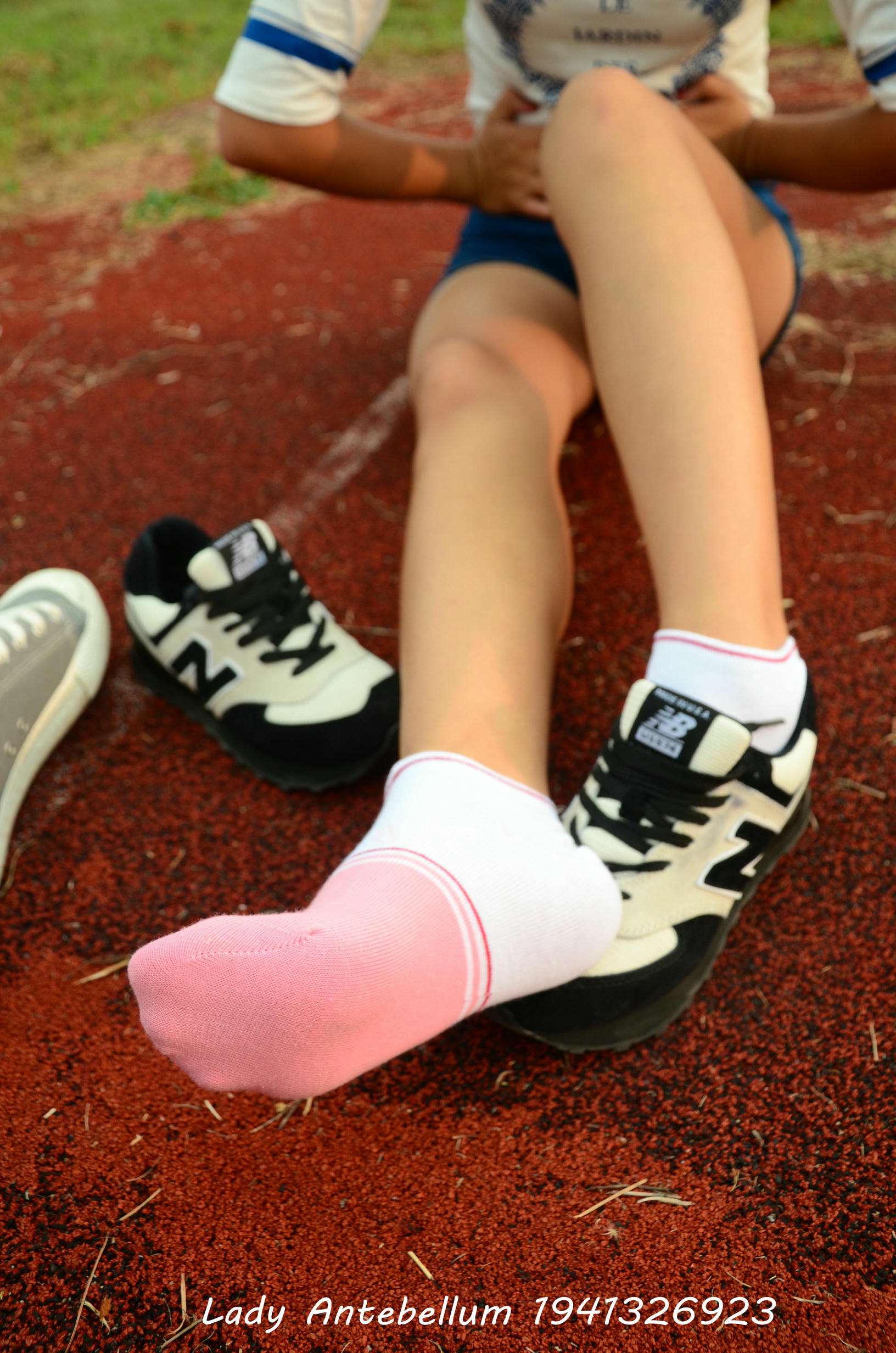 [战前女神] 恋足美腿棉袜女神级摄影套图 035 [91P-195MB]_第1集