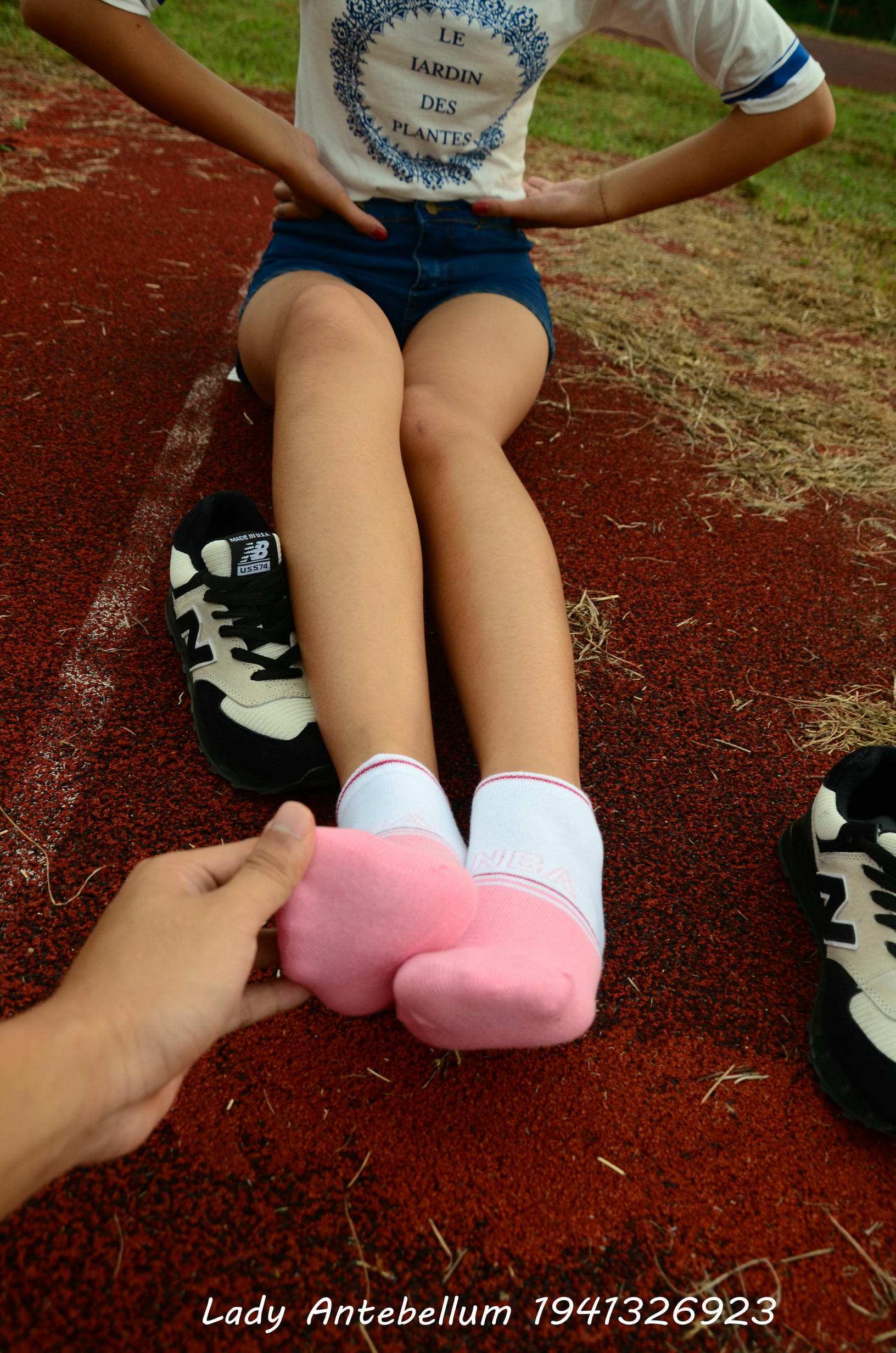 [战前女神] 恋足美腿棉袜女神级摄影套图 035 [91P-195MB]_第2集