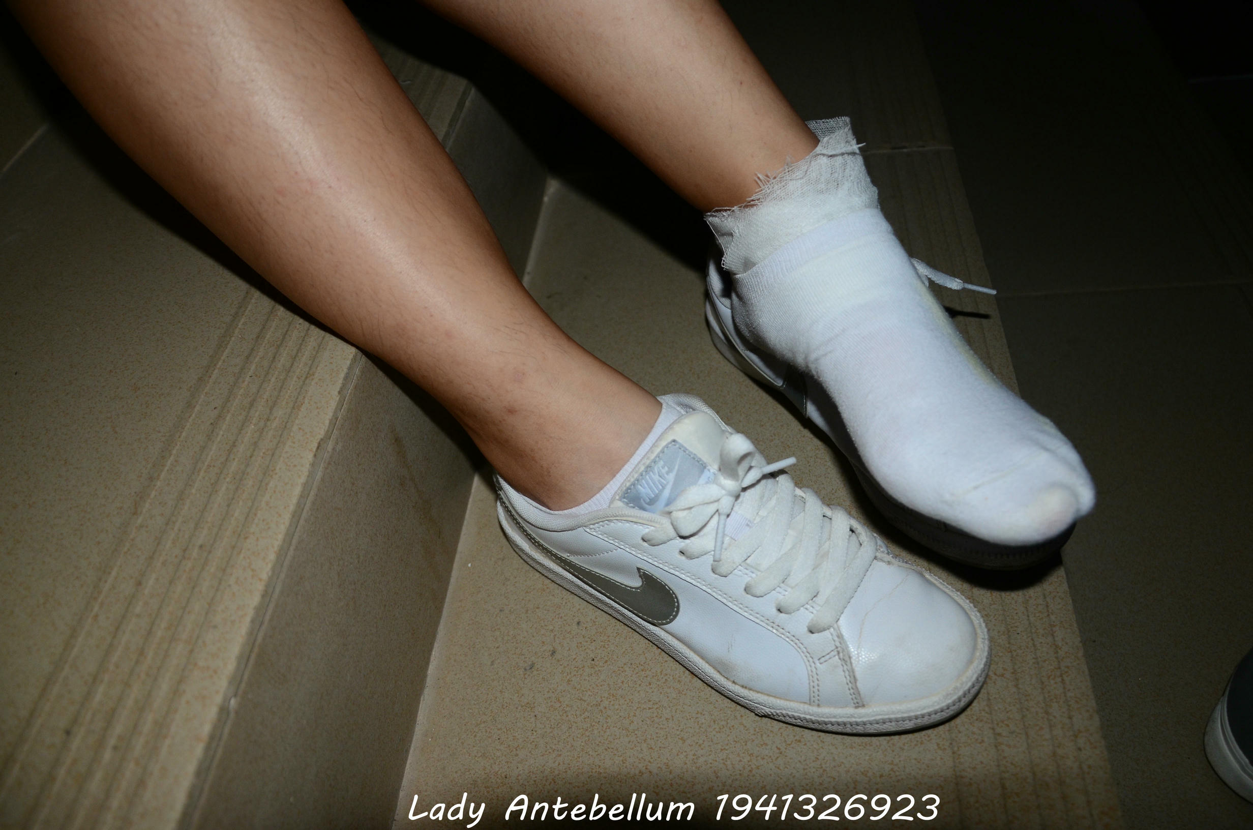 [战前女神] 恋足美腿棉袜女神级摄影套图 036 [73P-101MB]_第1集