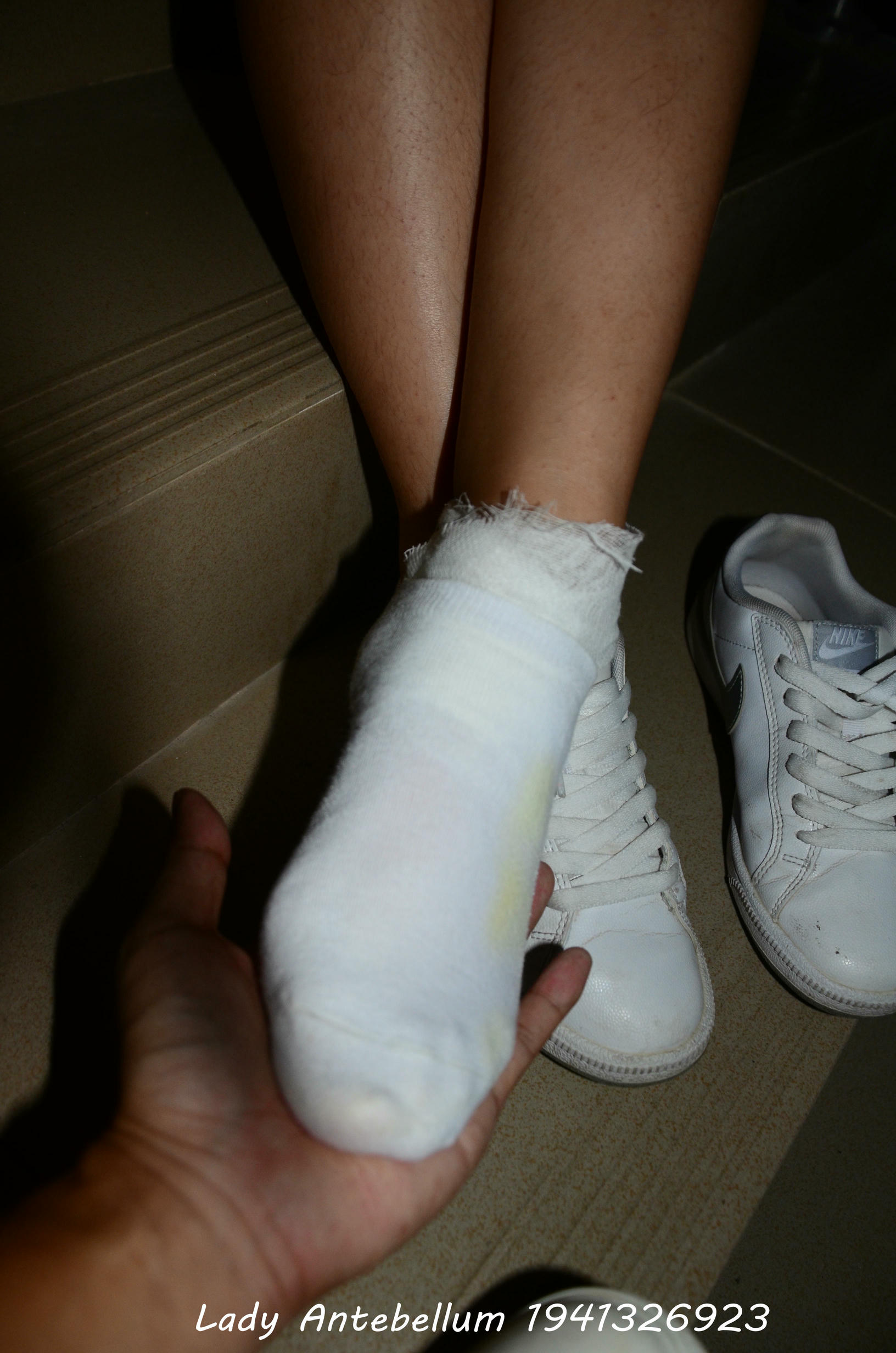 [战前女神] 恋足美腿棉袜女神级摄影套图 036 [73P-101MB]_第1集