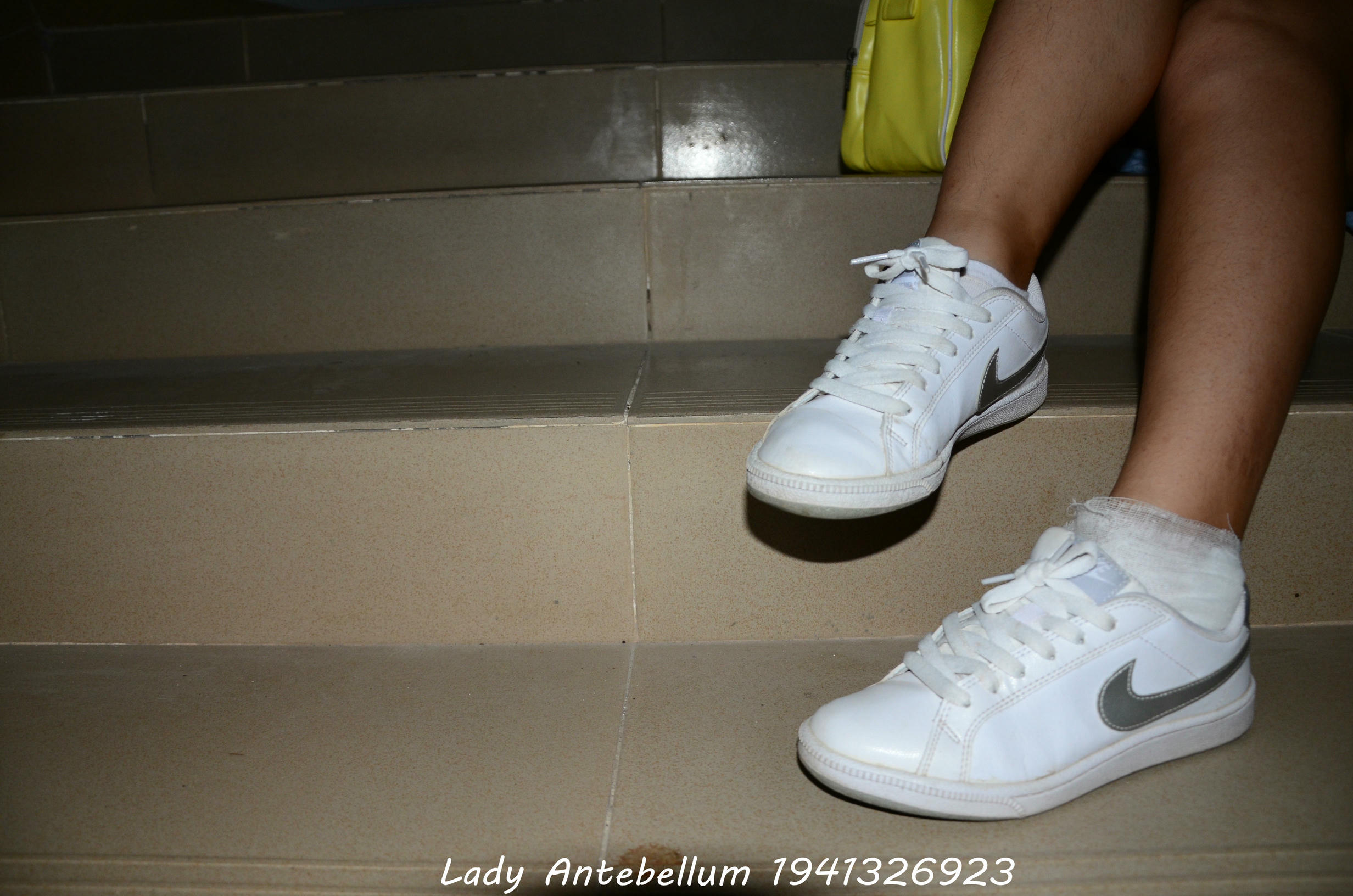 [战前女神] 恋足美腿棉袜女神级摄影套图 036 [73P-101MB]_第1集