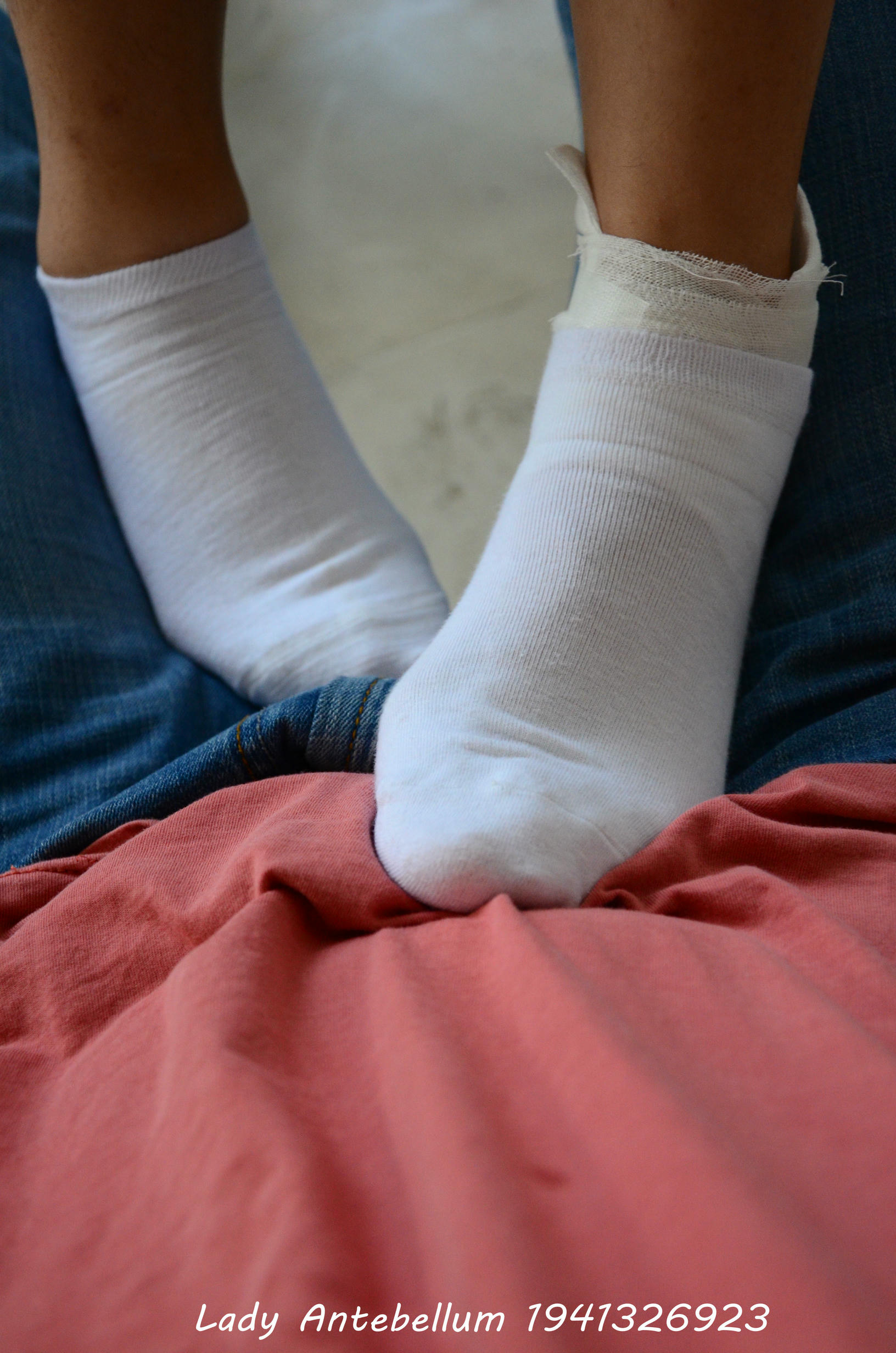 [战前女神] 恋足美腿棉袜女神级摄影套图 036 [73P-101MB]_第4集