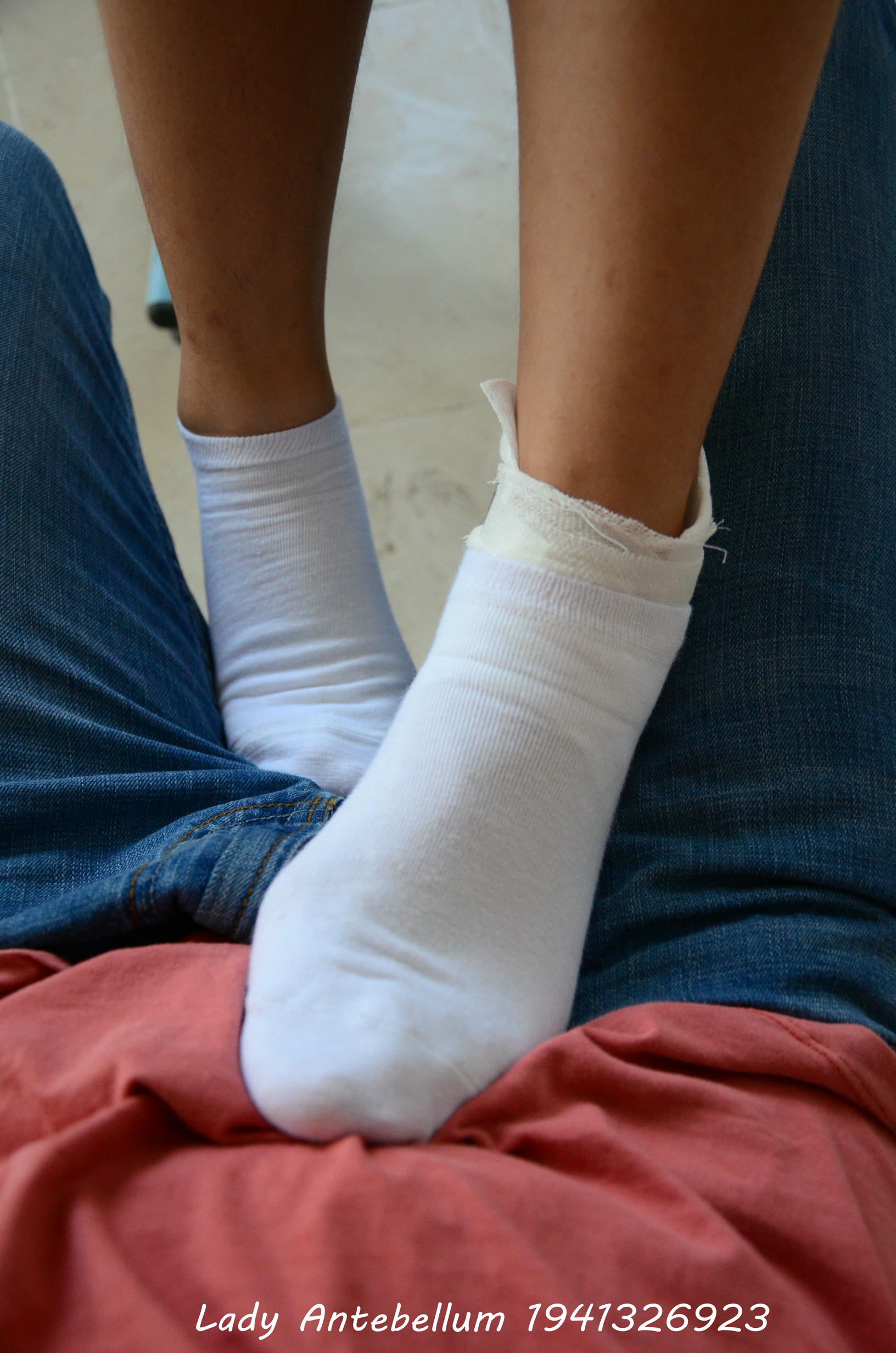 [战前女神] 恋足美腿棉袜女神级摄影套图 036 [73P-101MB]_第4集