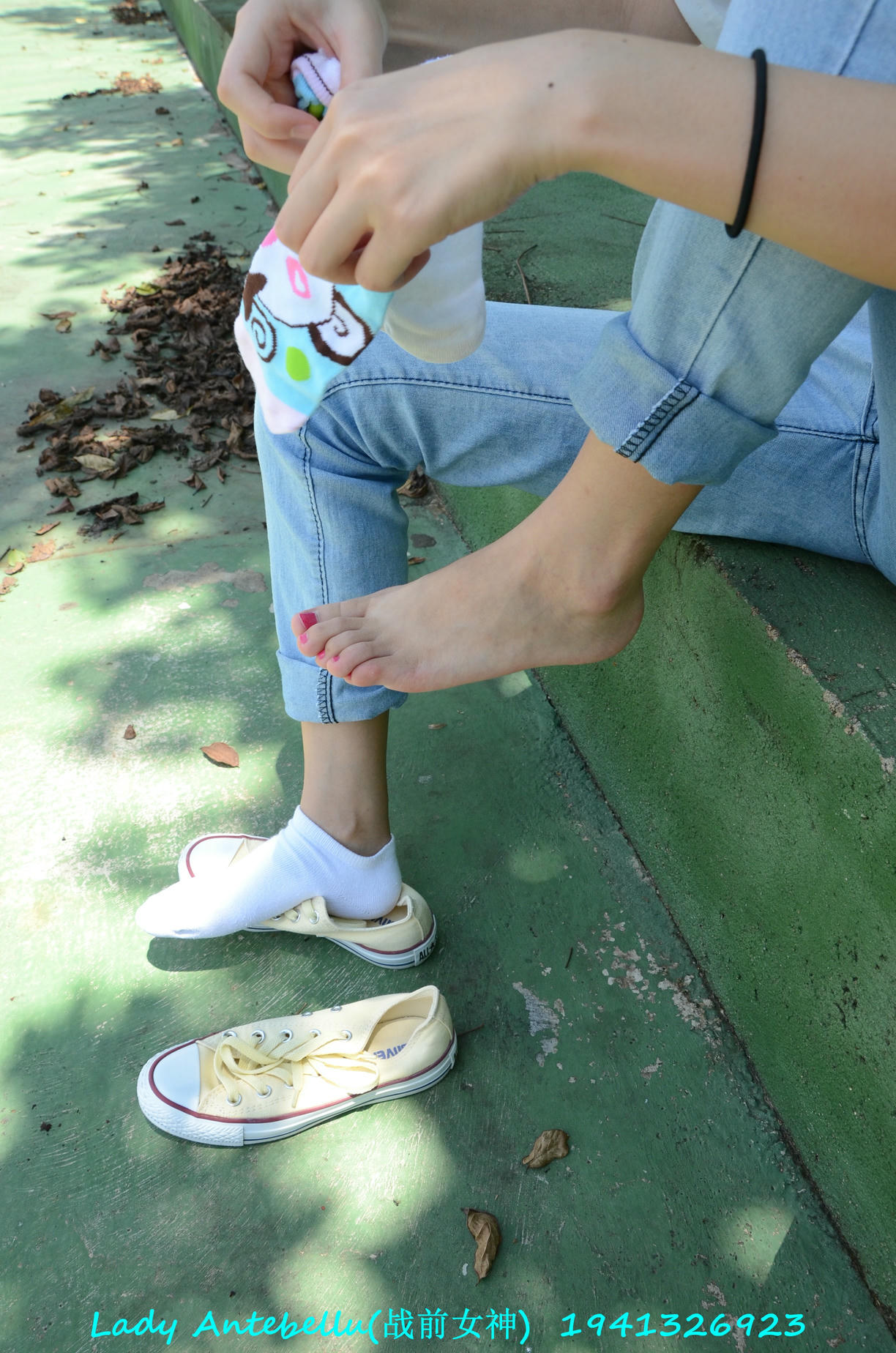 [战前女神] 恋足美腿棉袜女神级摄影套图 038 [231P-336MB]_第5集