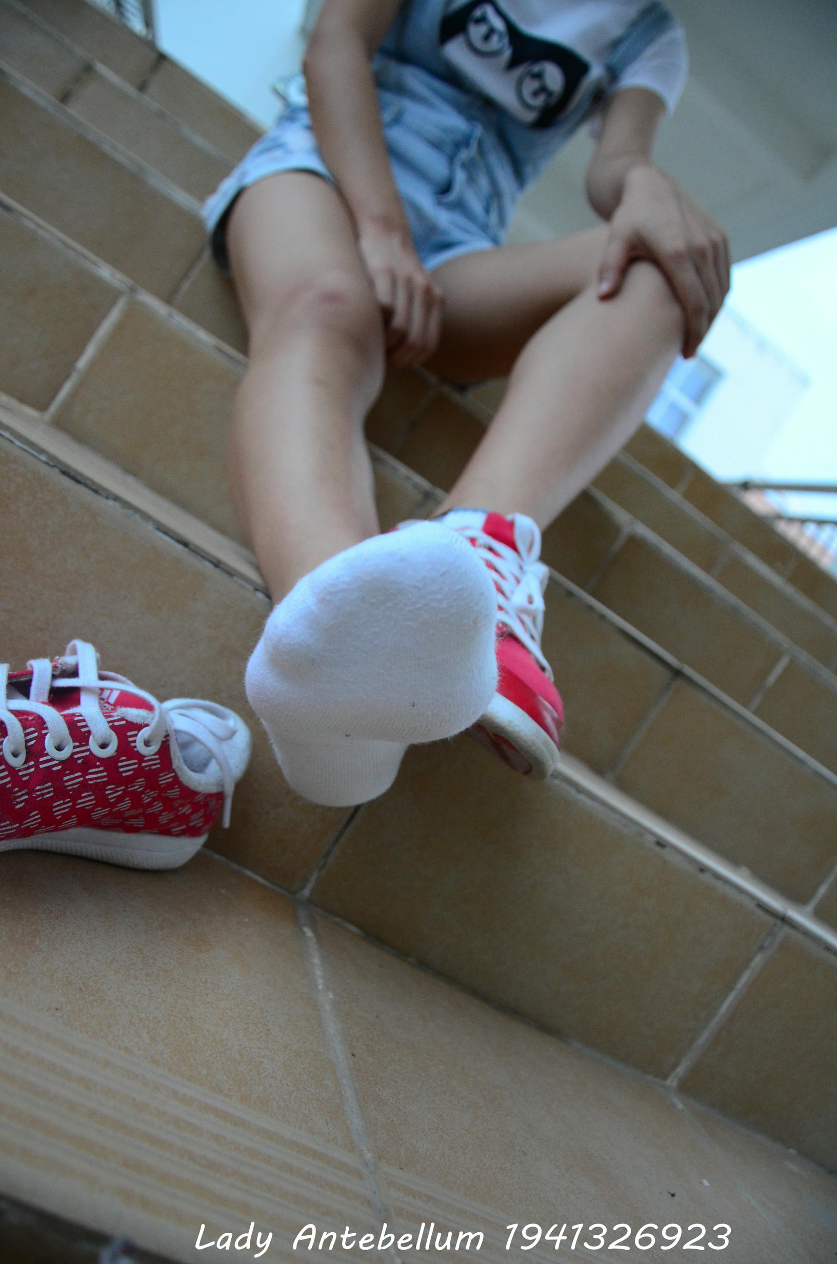 [战前女神] 恋足美腿棉袜女神级摄影套图 039 [37P-118MB]_第1集