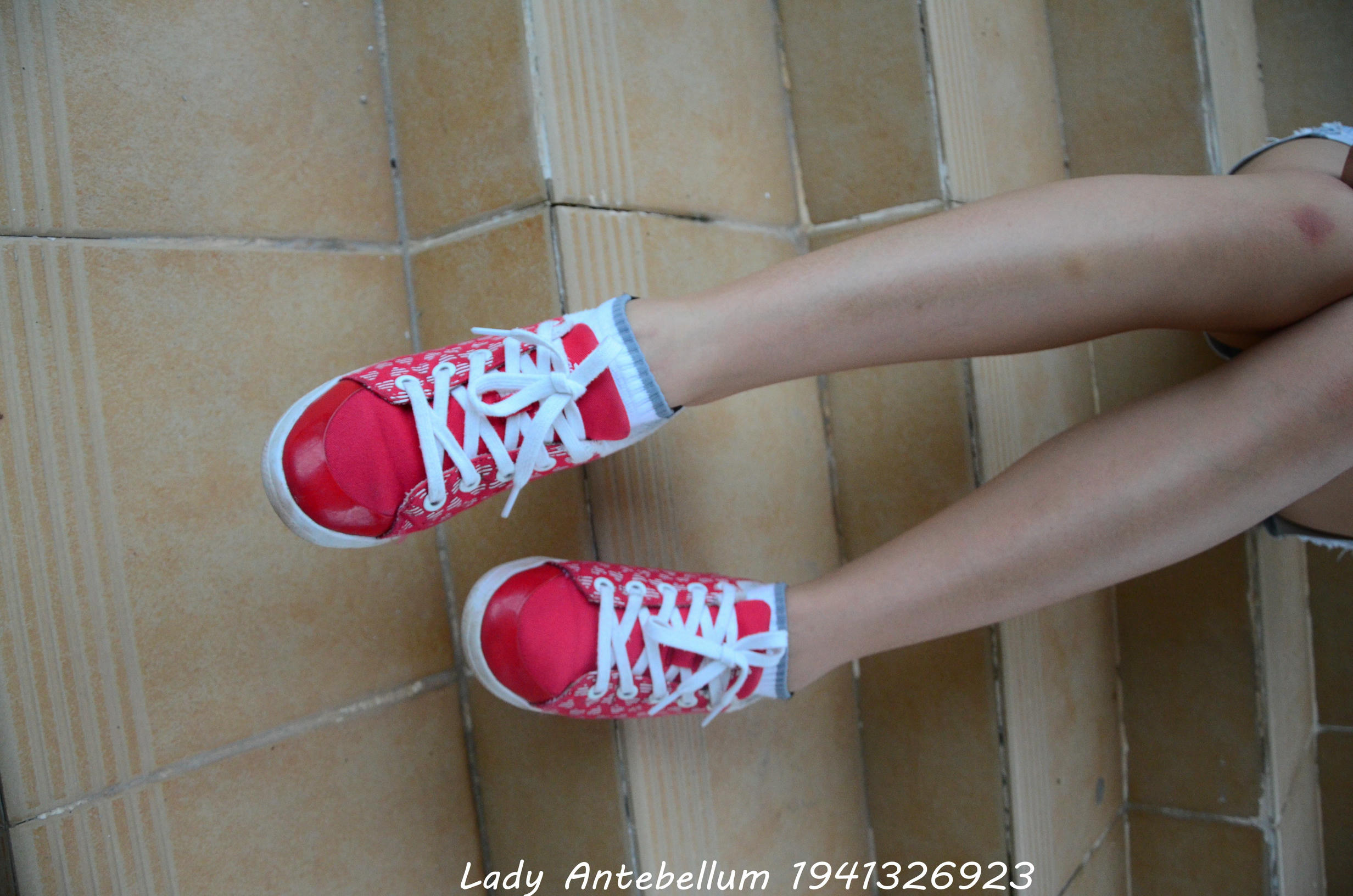 [战前女神] 恋足美腿棉袜女神级摄影套图 039 [37P-118MB]_第1集