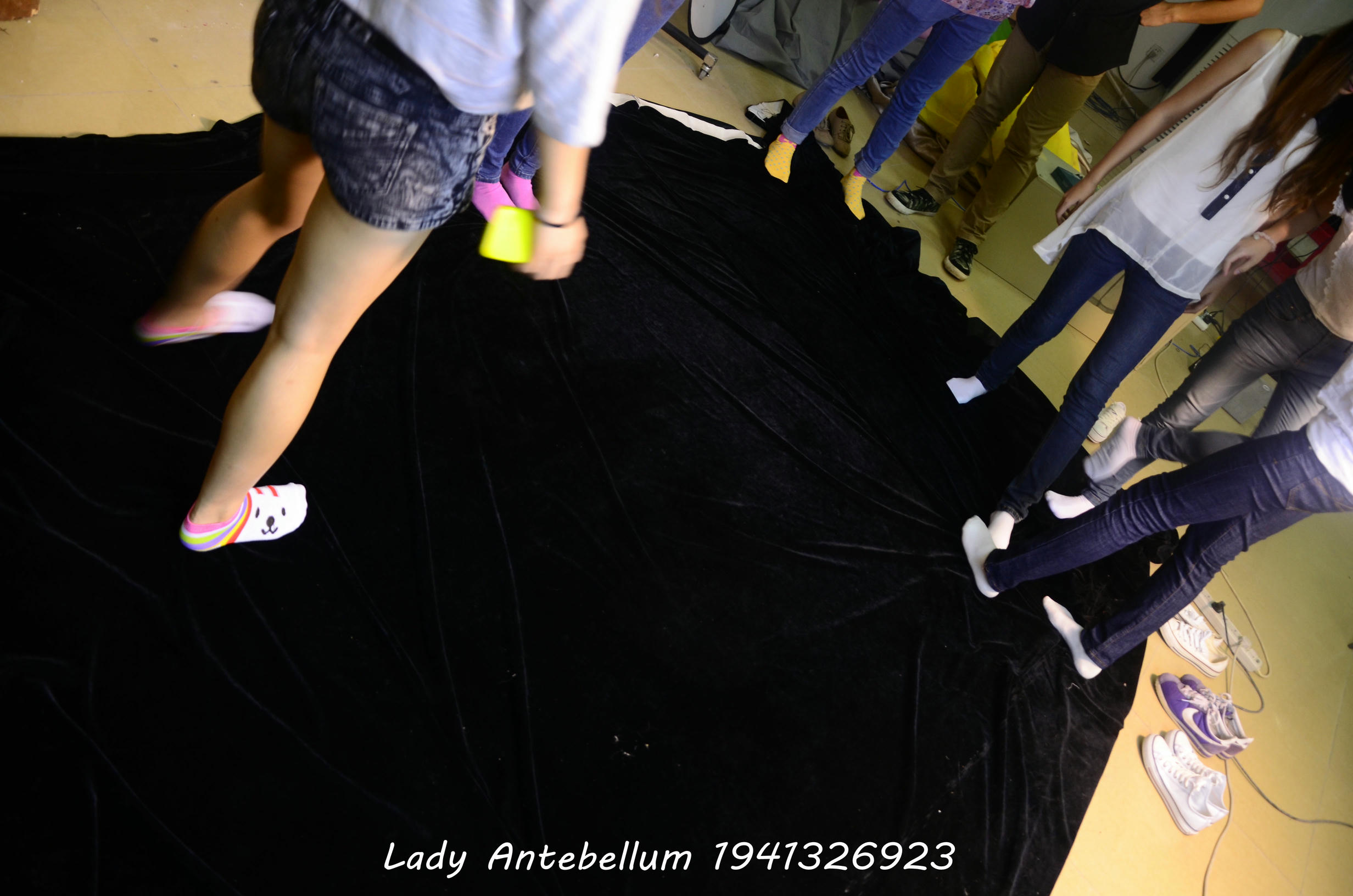 [战前女神] 恋足美腿棉袜女神级摄影套图 004 [314P-365MB]_第1集