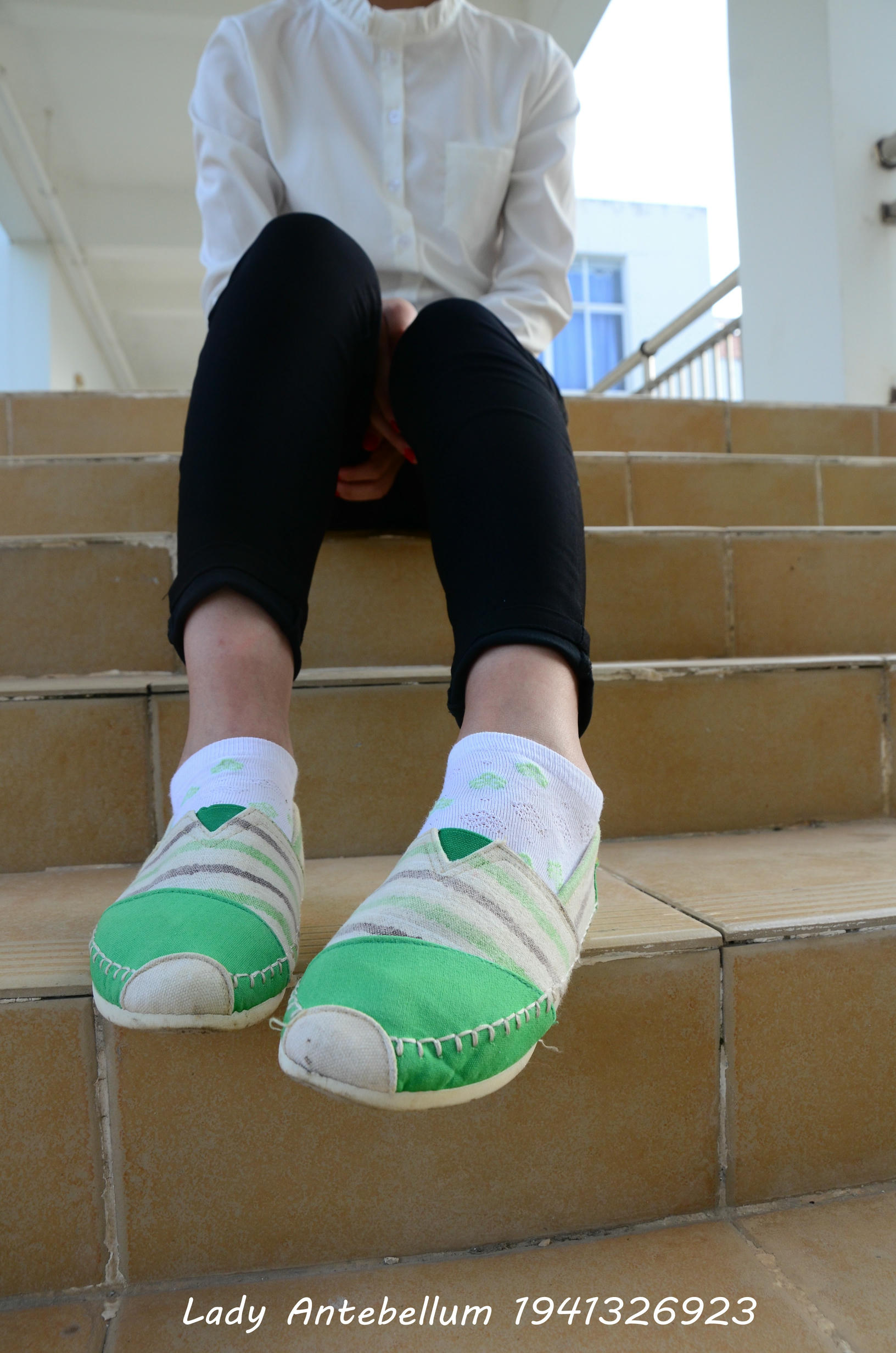 [战前女神] 恋足美腿棉袜女神级摄影套图 040 [117P-320MB]_第1集