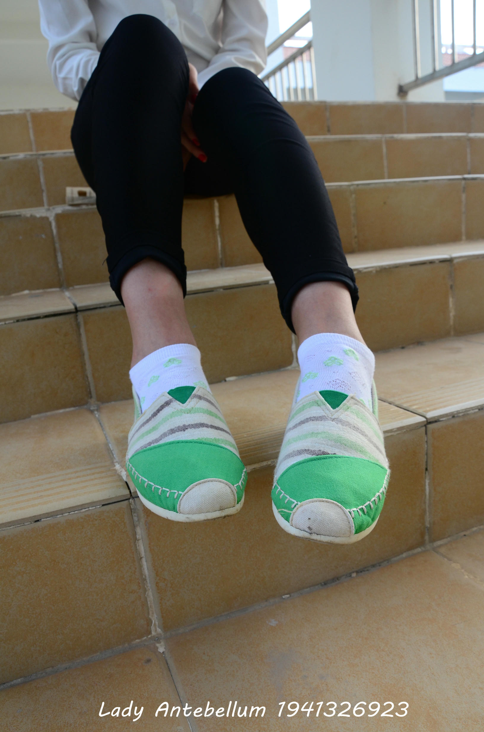 [战前女神] 恋足美腿棉袜女神级摄影套图 040 [117P-320MB]_第1集