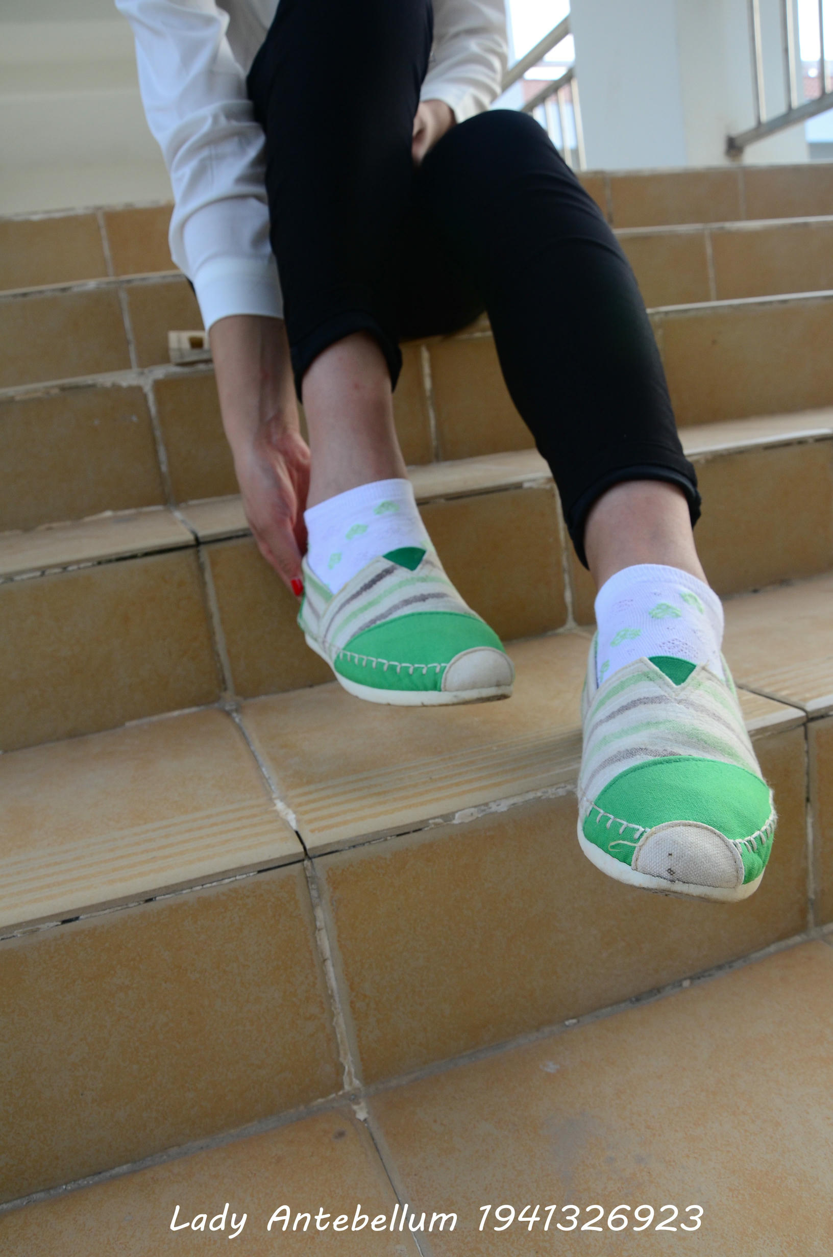 [战前女神] 恋足美腿棉袜女神级摄影套图 040 [117P-320MB]_第1集