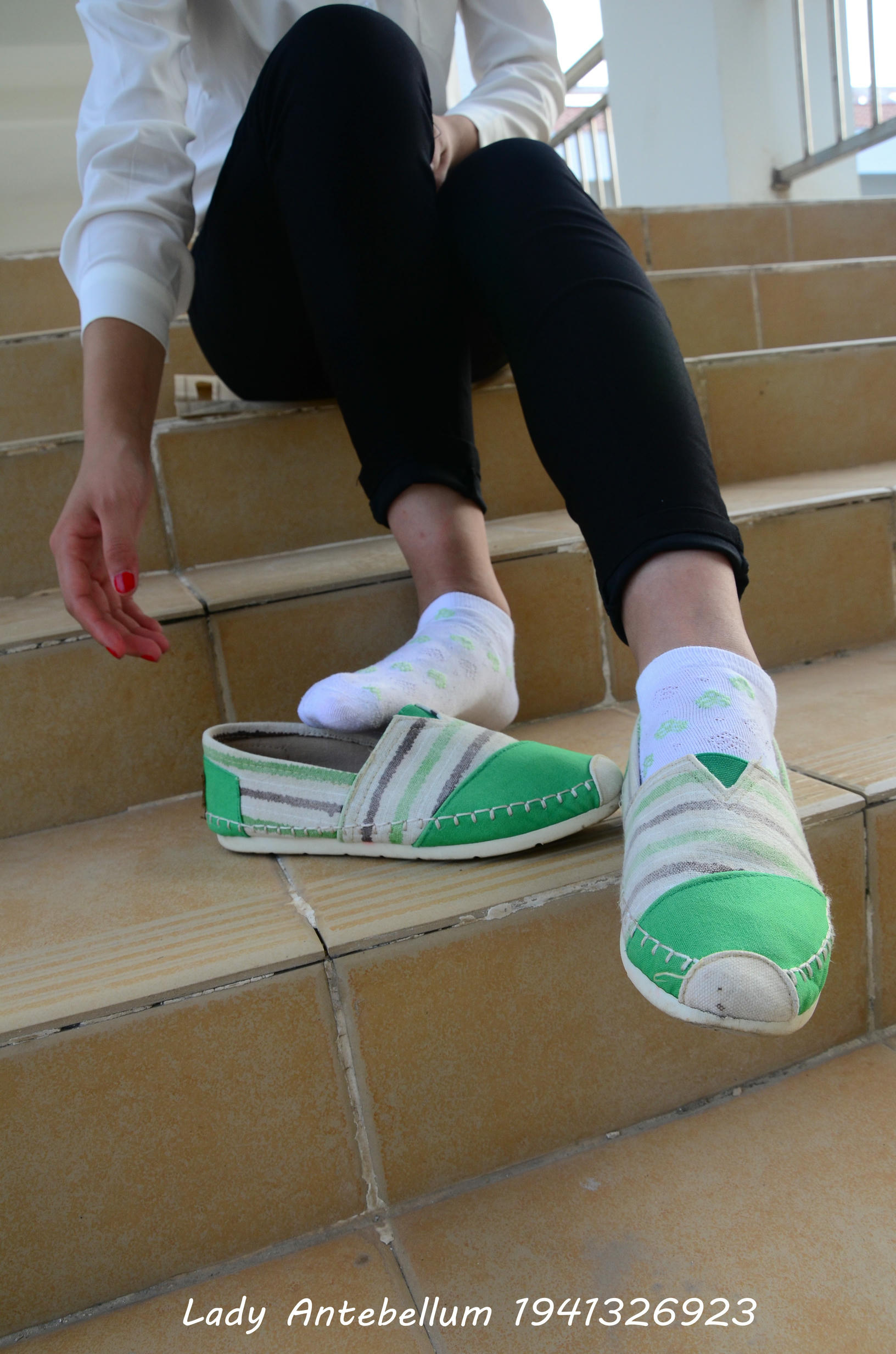 [战前女神] 恋足美腿棉袜女神级摄影套图 040 [117P-320MB]_第1集