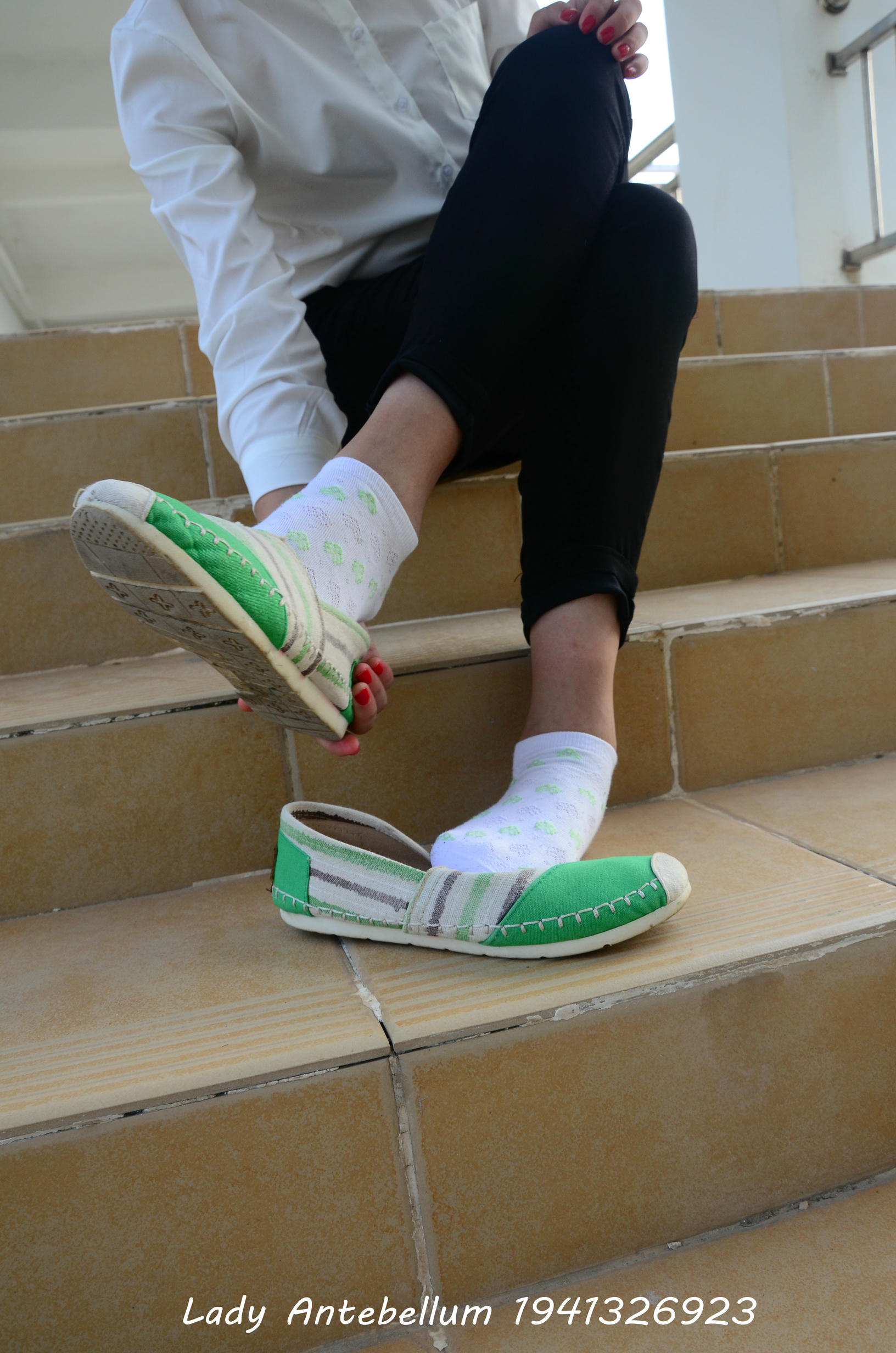 [战前女神] 恋足美腿棉袜女神级摄影套图 040 [117P-320MB]_第1集