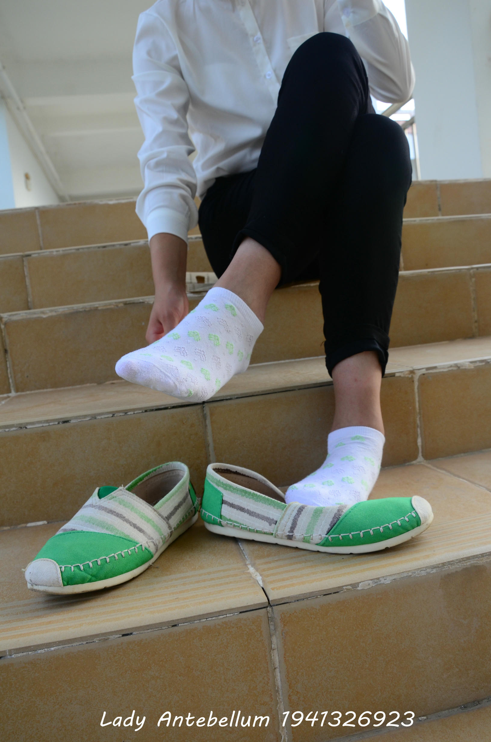 [战前女神] 恋足美腿棉袜女神级摄影套图 040 [117P-320MB]_第1集