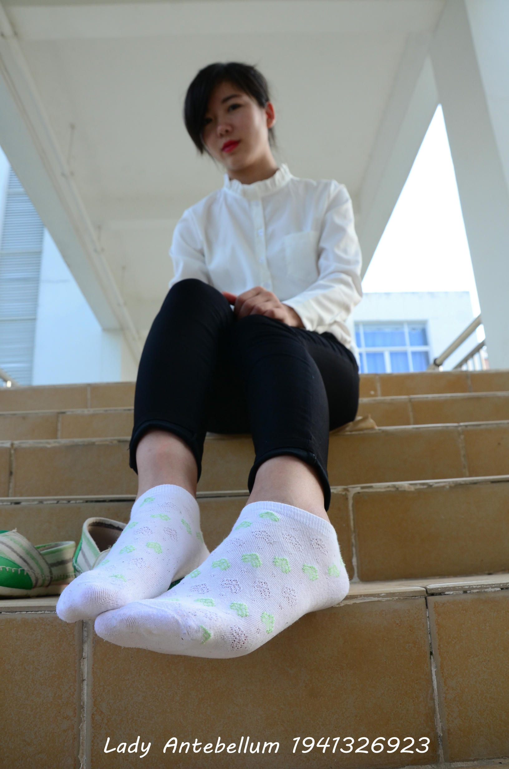 [战前女神] 恋足美腿棉袜女神级摄影套图 040 [117P-320MB]_第1集