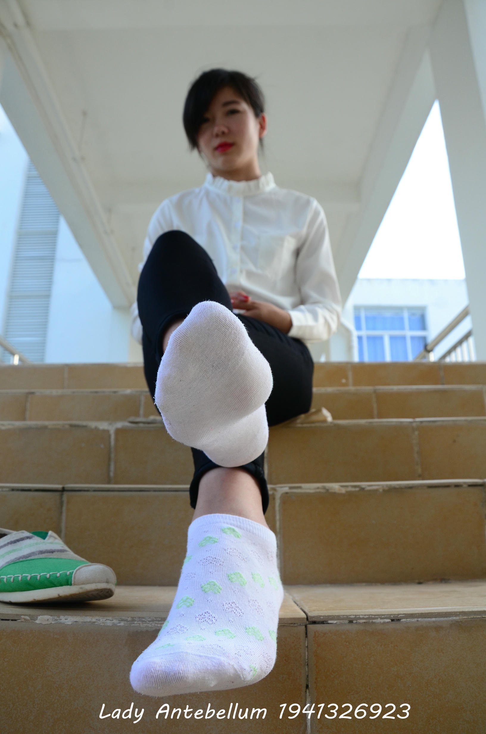 [战前女神] 恋足美腿棉袜女神级摄影套图 040 [117P-320MB]_第1集