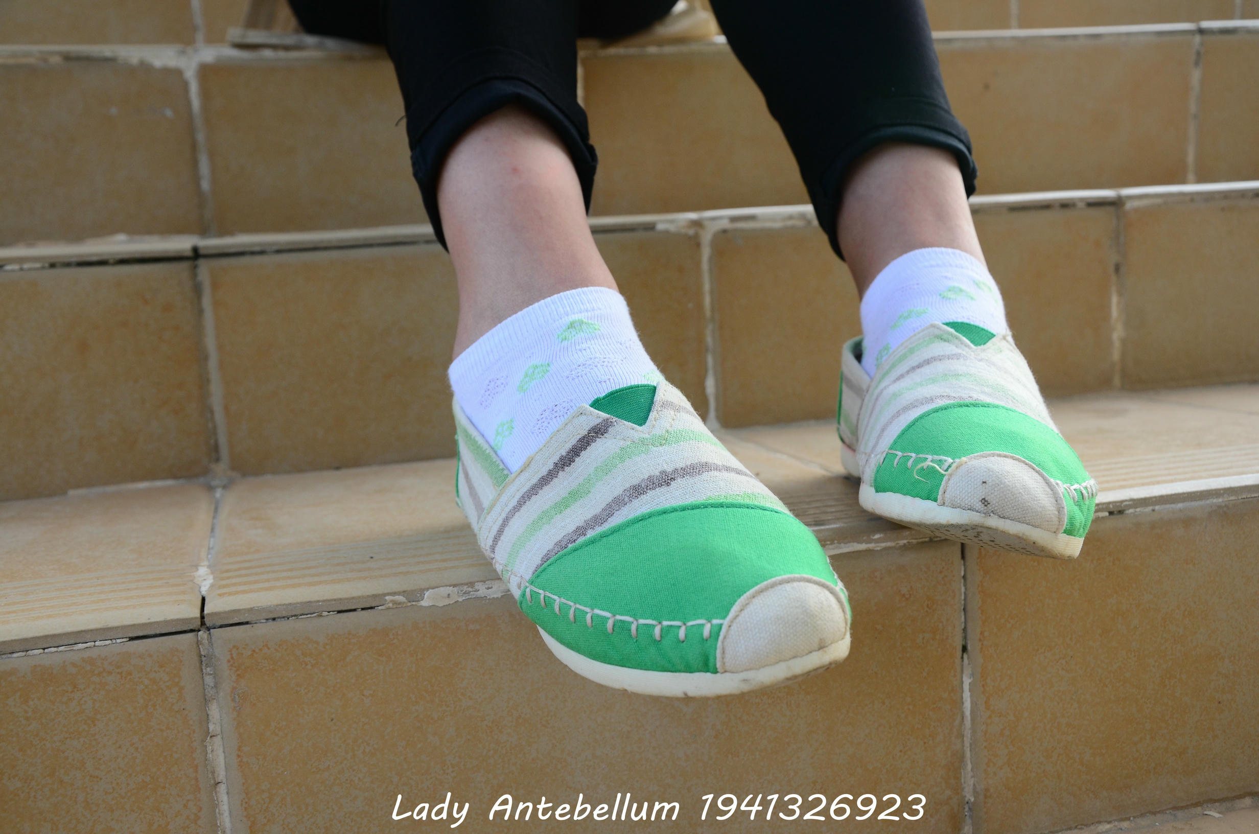 [战前女神] 恋足美腿棉袜女神级摄影套图 040 [117P-320MB]_第1集