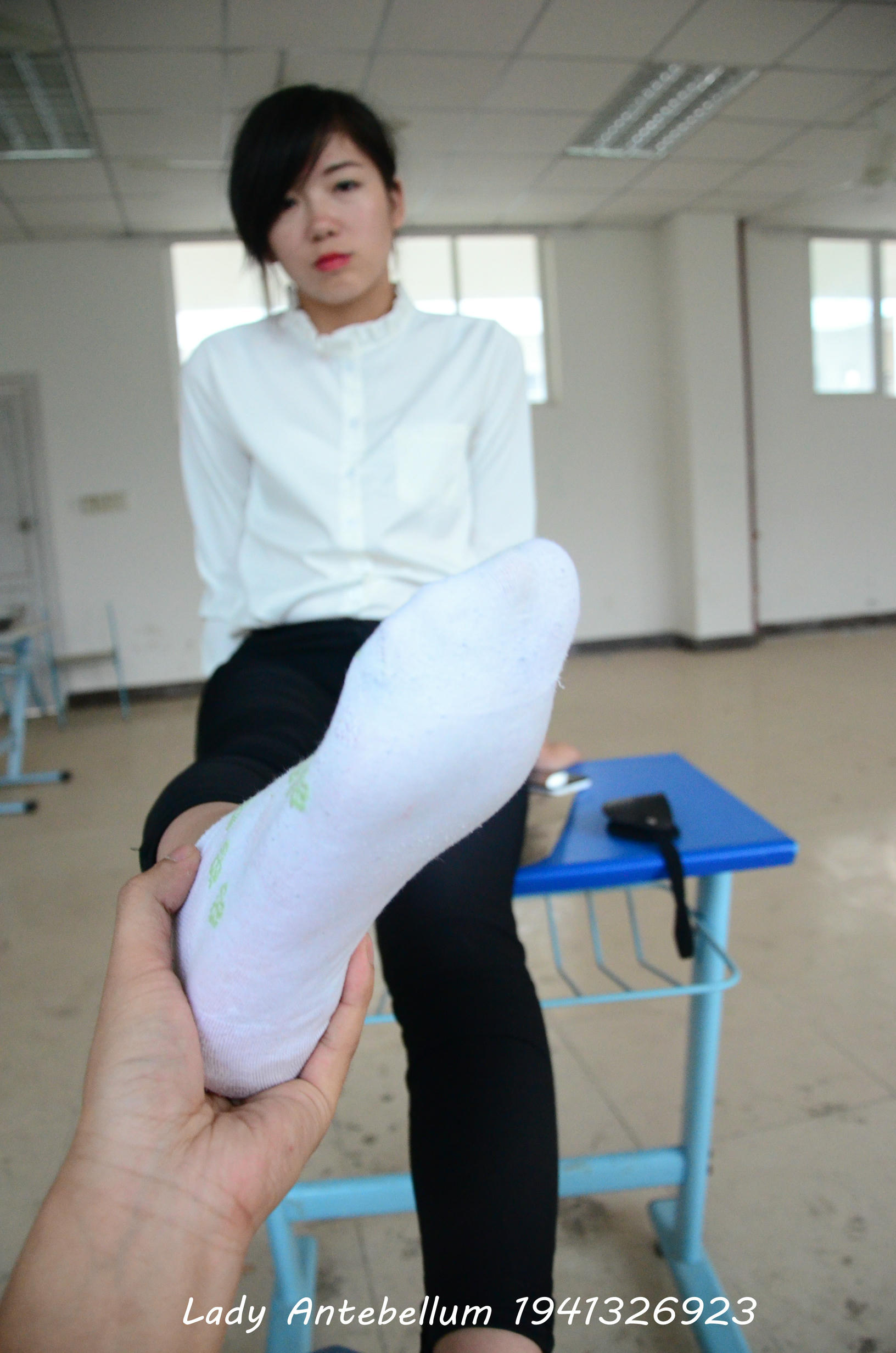 [战前女神] 恋足美腿棉袜女神级摄影套图 040 [117P-320MB]_第3集