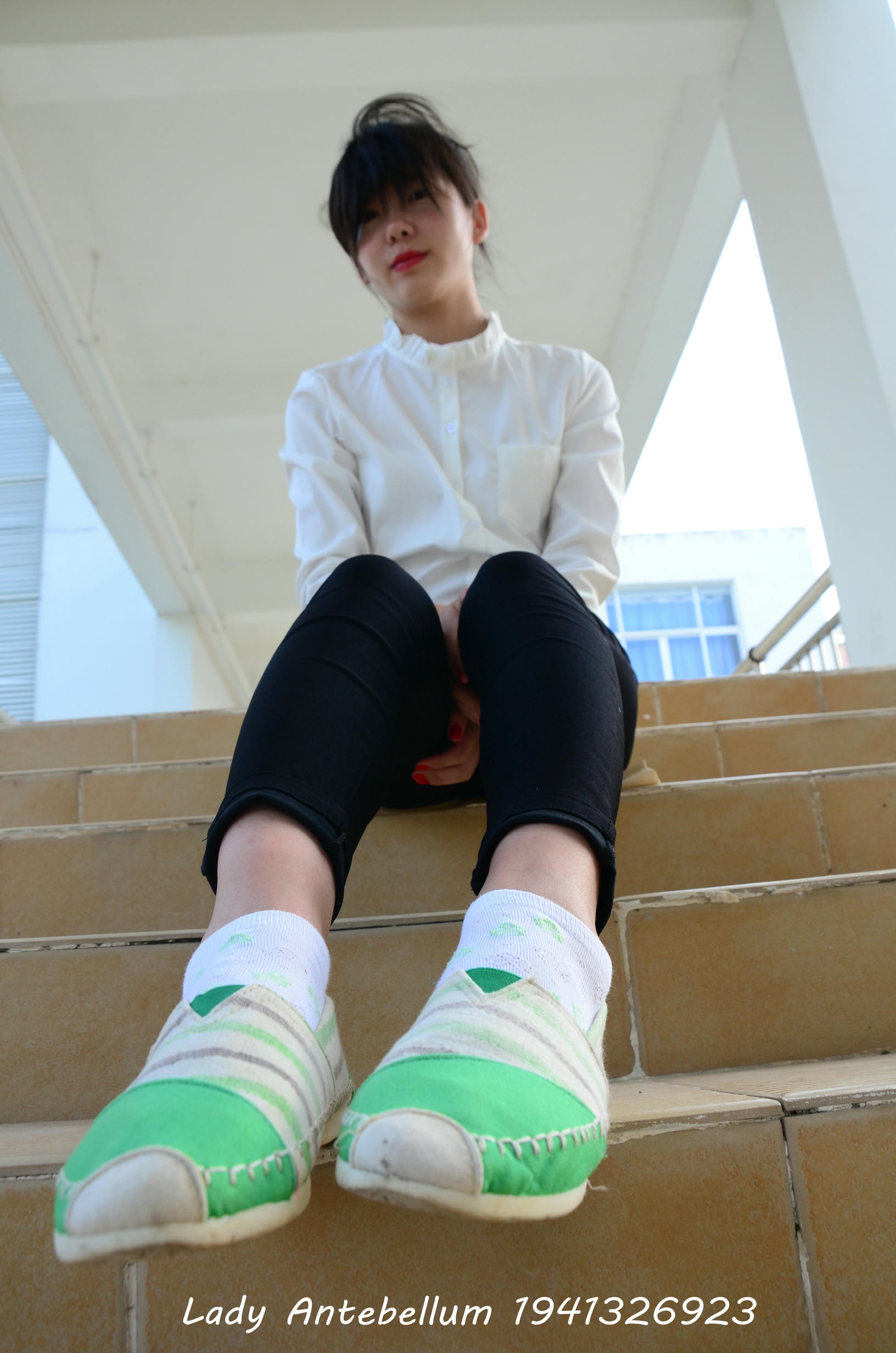 [战前女神] 恋足美腿棉袜女神级摄影套图 040 [117P-320MB]_第1集