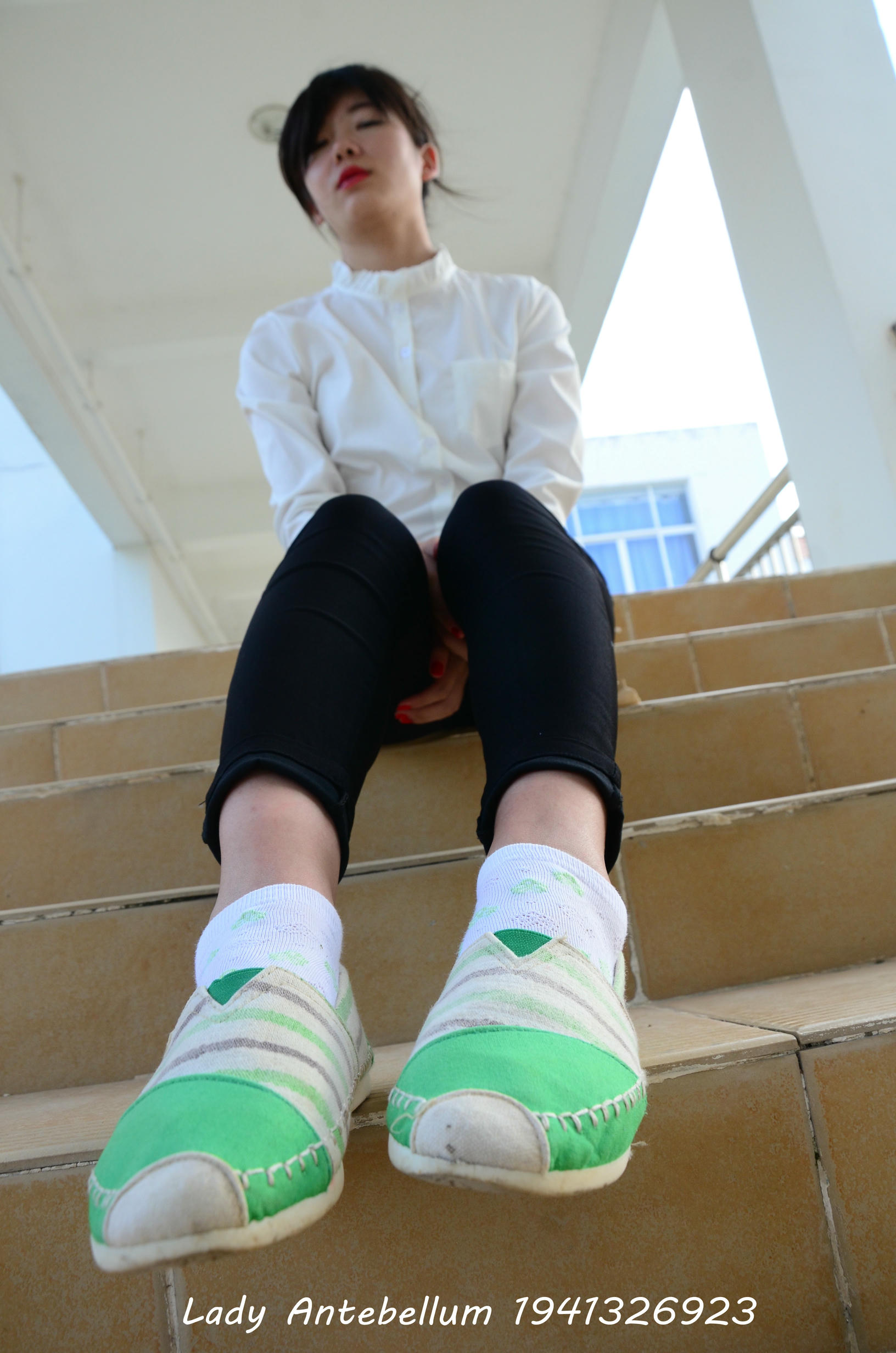 [战前女神] 恋足美腿棉袜女神级摄影套图 040 [117P-320MB]_第1集