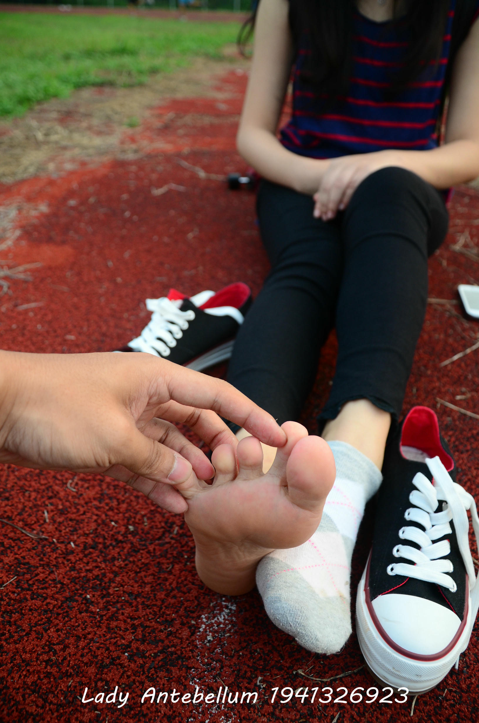 [战前女神] 恋足美腿棉袜女神级摄影套图 041 [92P-199MB]_第5集