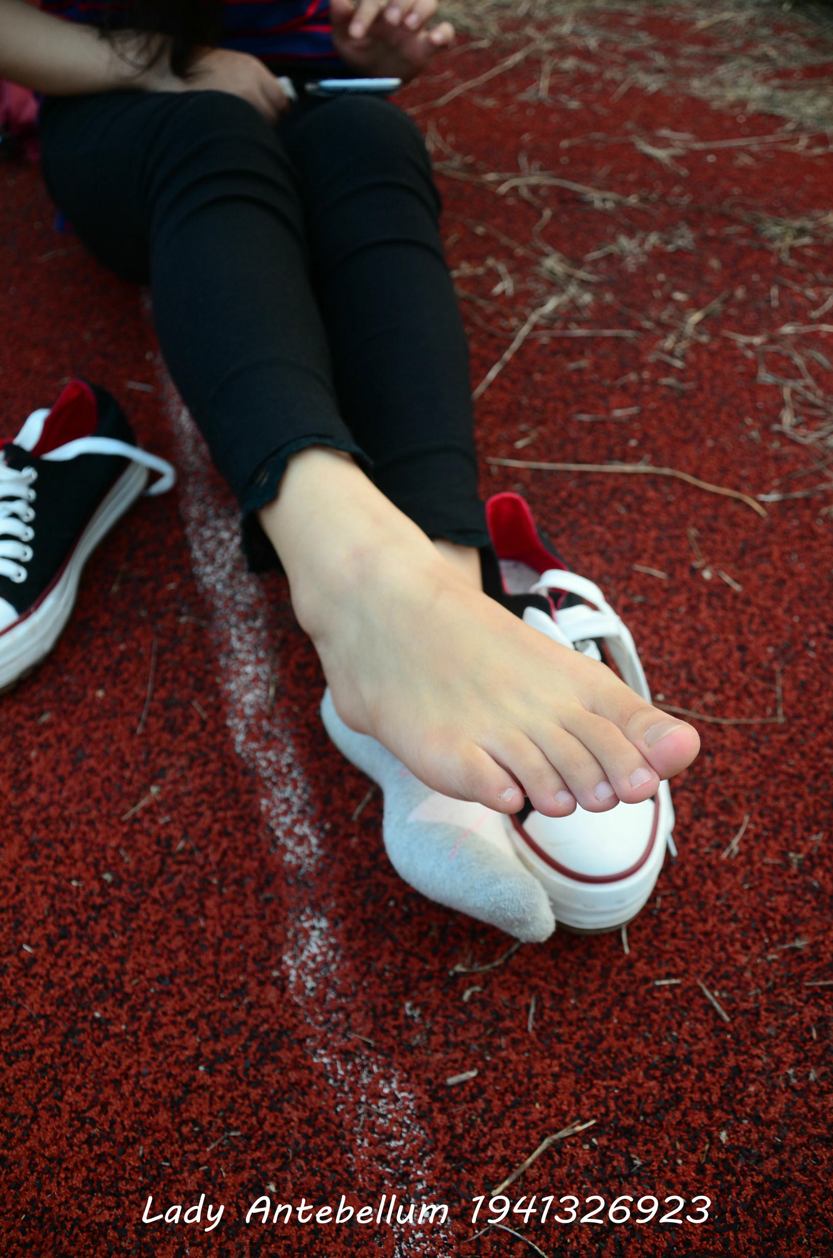 [战前女神] 恋足美腿棉袜女神级摄影套图 041 [92P-199MB]_第5集