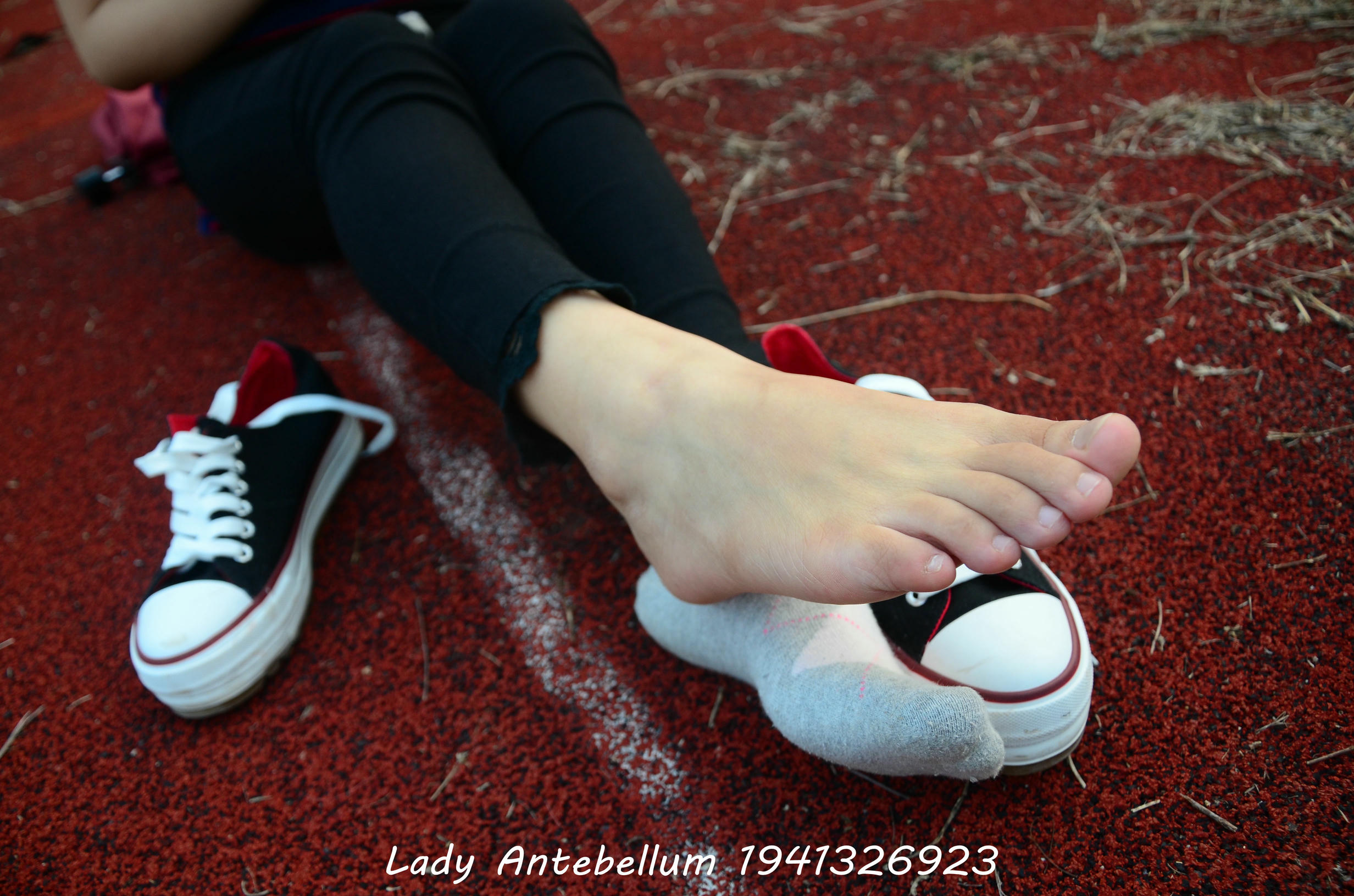 [战前女神] 恋足美腿棉袜女神级摄影套图 041 [92P-199MB]_第5集