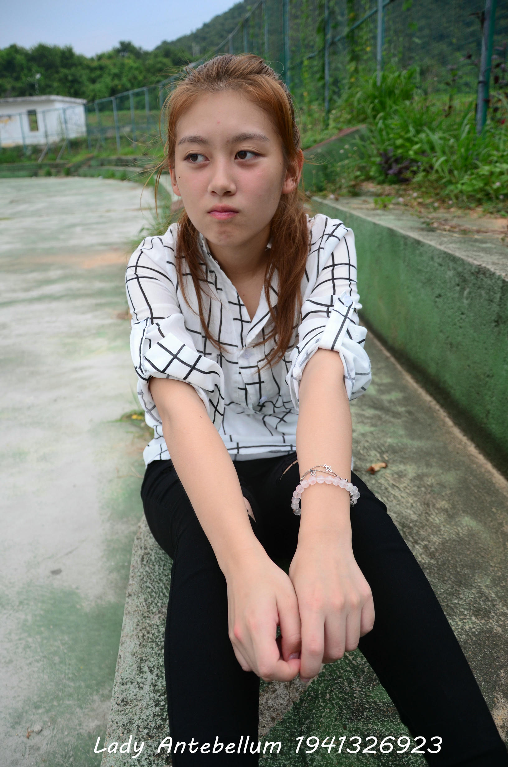 [战前女神] 恋足美腿棉袜女神级摄影套图 042 [100P-168MB]_第1集