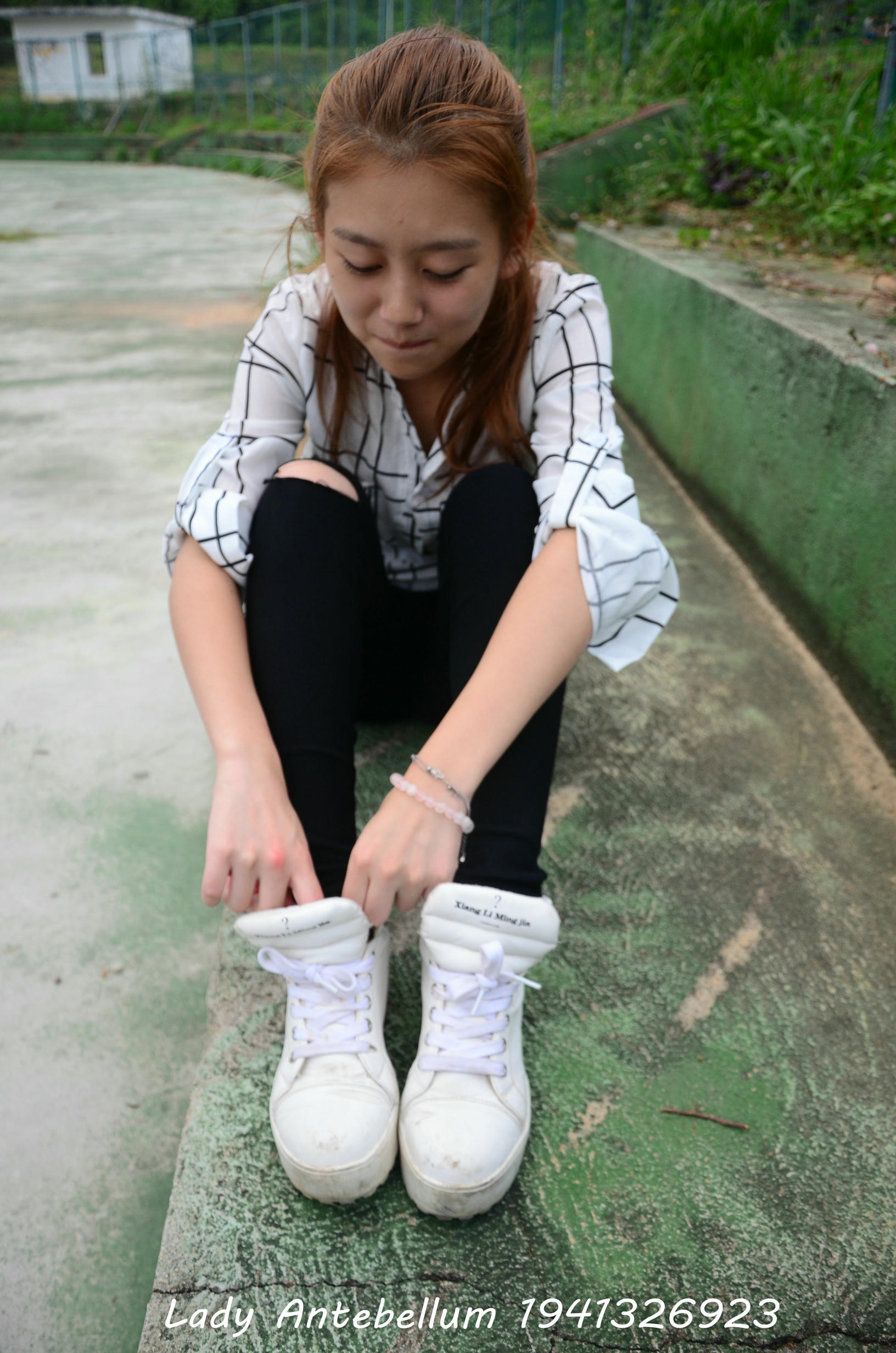 [战前女神] 恋足美腿棉袜女神级摄影套图 042 [100P-168MB]_第1集