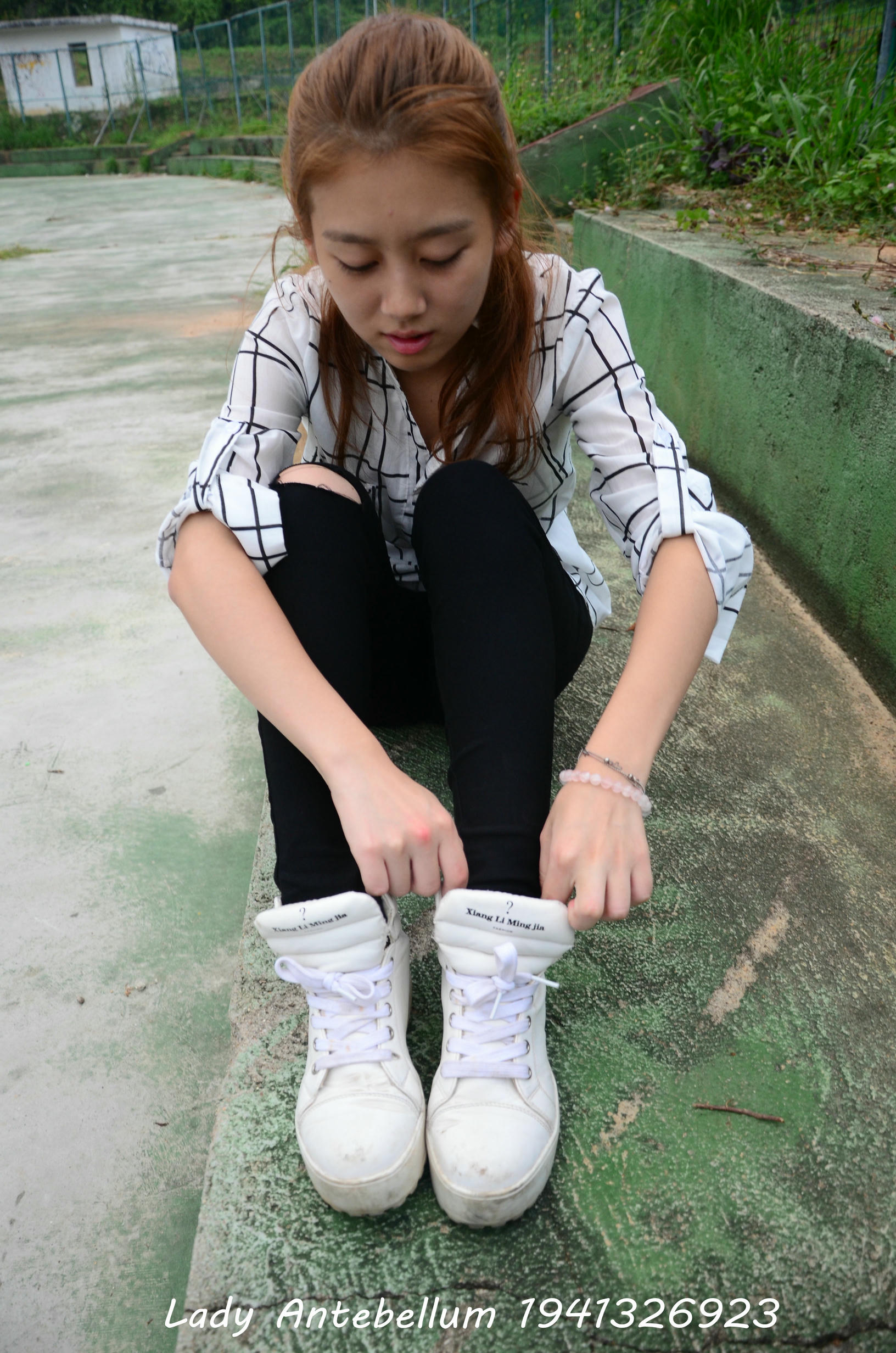 [战前女神] 恋足美腿棉袜女神级摄影套图 042 [100P-168MB]_第1集