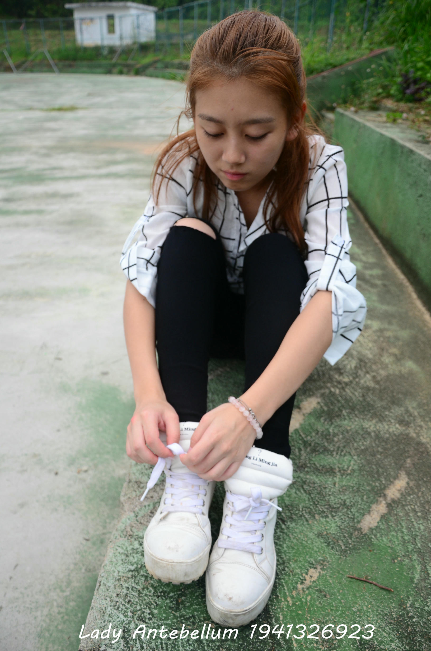 [战前女神] 恋足美腿棉袜女神级摄影套图 042 [100P-168MB]_第1集