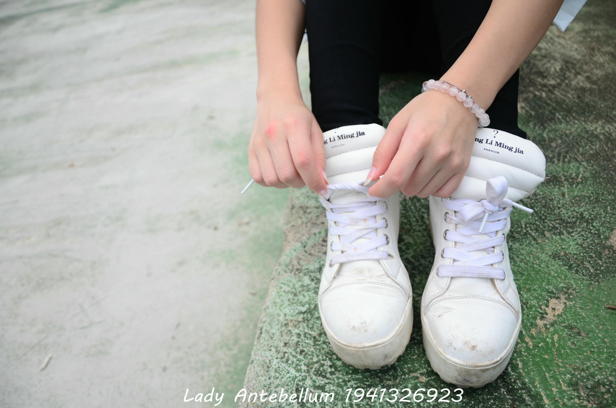 [战前女神] 恋足美腿棉袜女神级摄影套图 042 [100P-168MB]_第1集