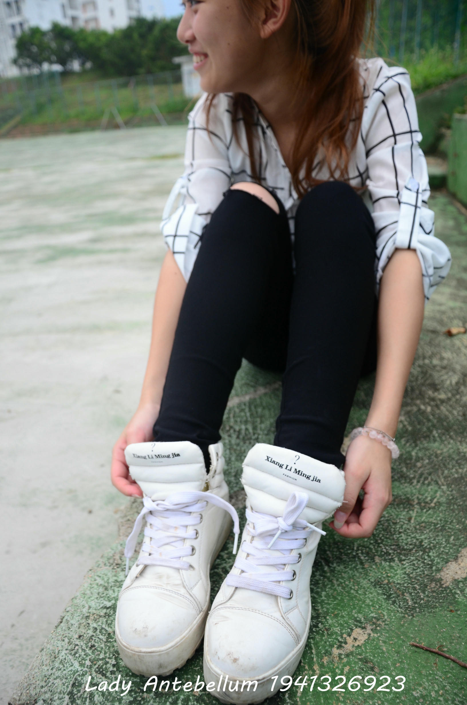 [战前女神] 恋足美腿棉袜女神级摄影套图 042 [100P-168MB]_第1集