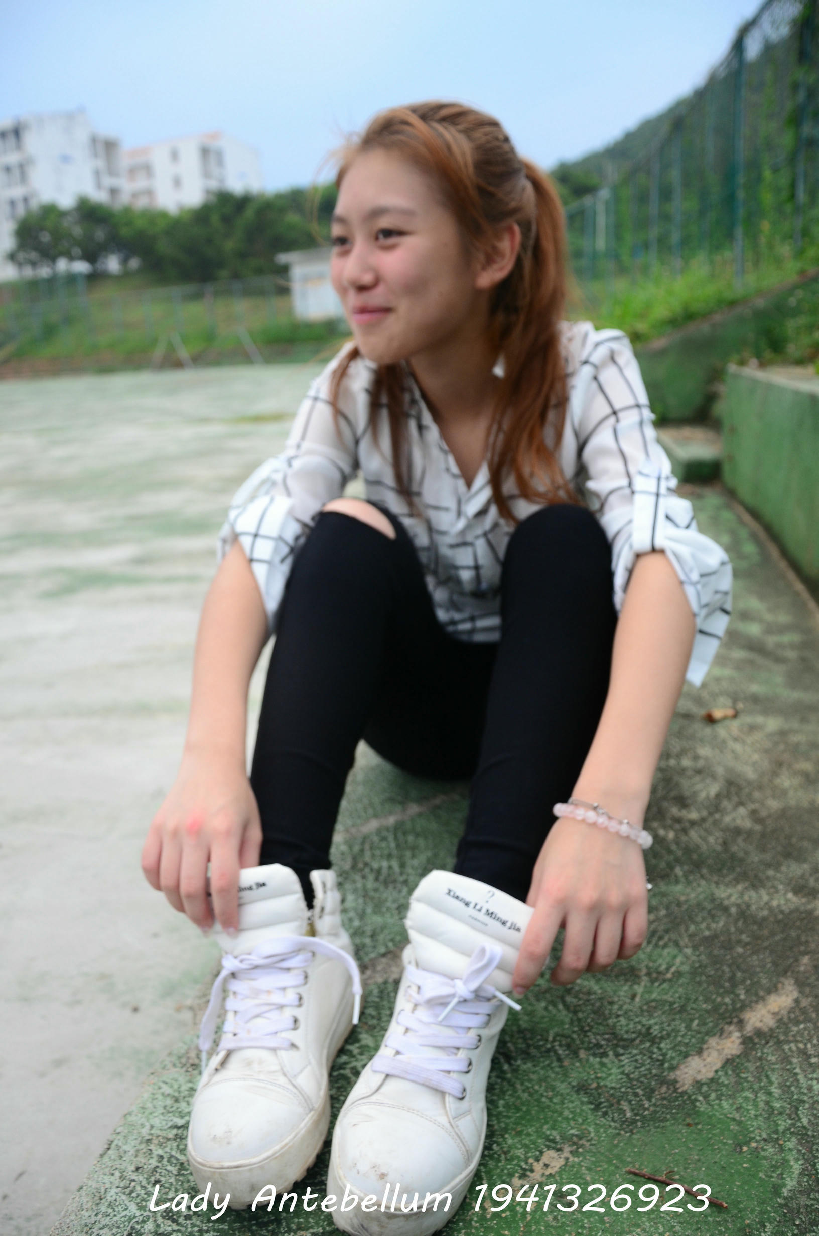 [战前女神] 恋足美腿棉袜女神级摄影套图 042 [100P-168MB]_第2集