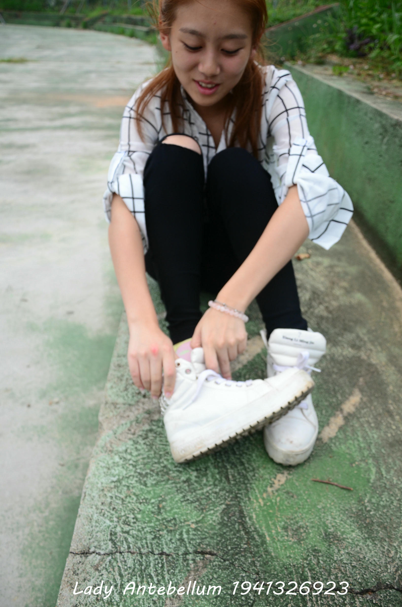 [战前女神] 恋足美腿棉袜女神级摄影套图 042 [100P-168MB]_第2集